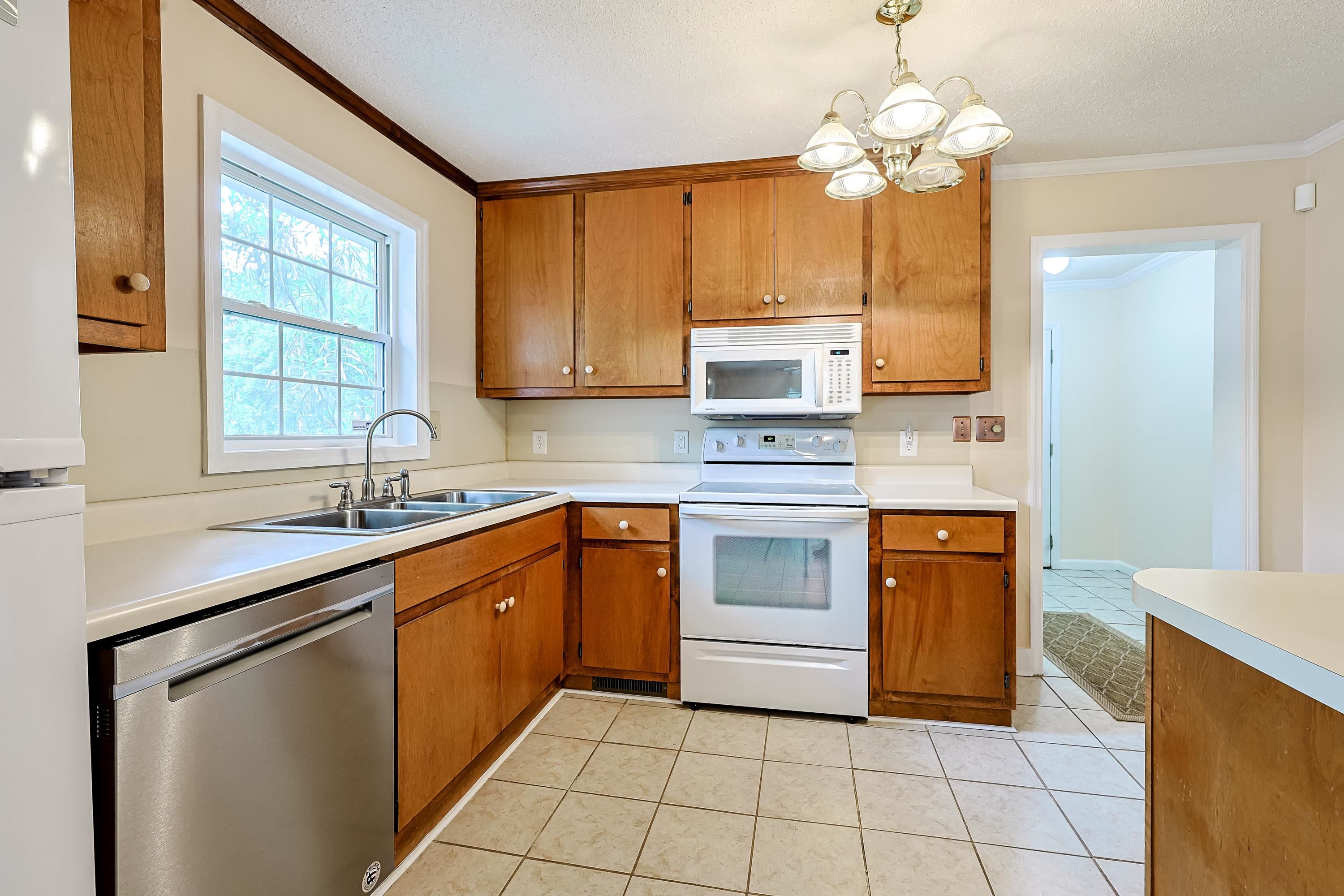 2220 S Island Rd. Property Photo 10