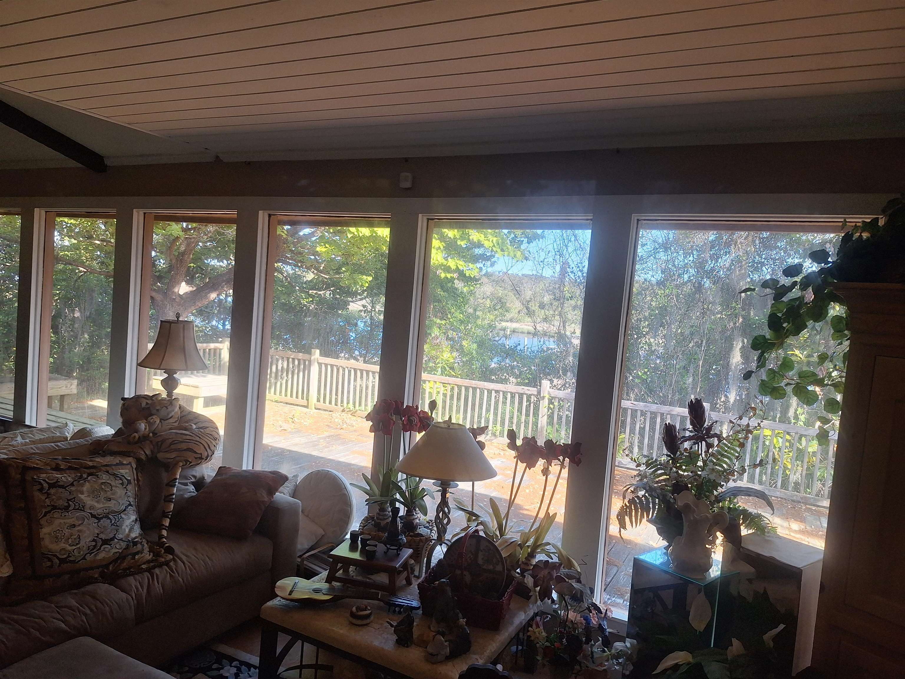 1642 Riverview Dr. Property Photo 2
