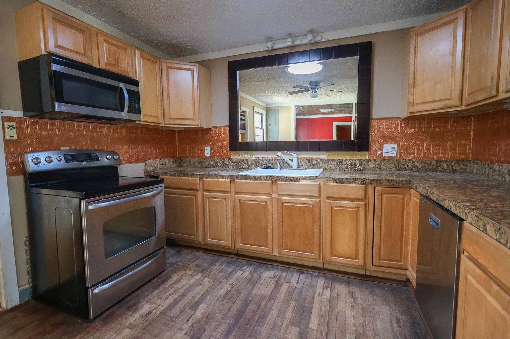 1841 Jasper St. Property Photo 4
