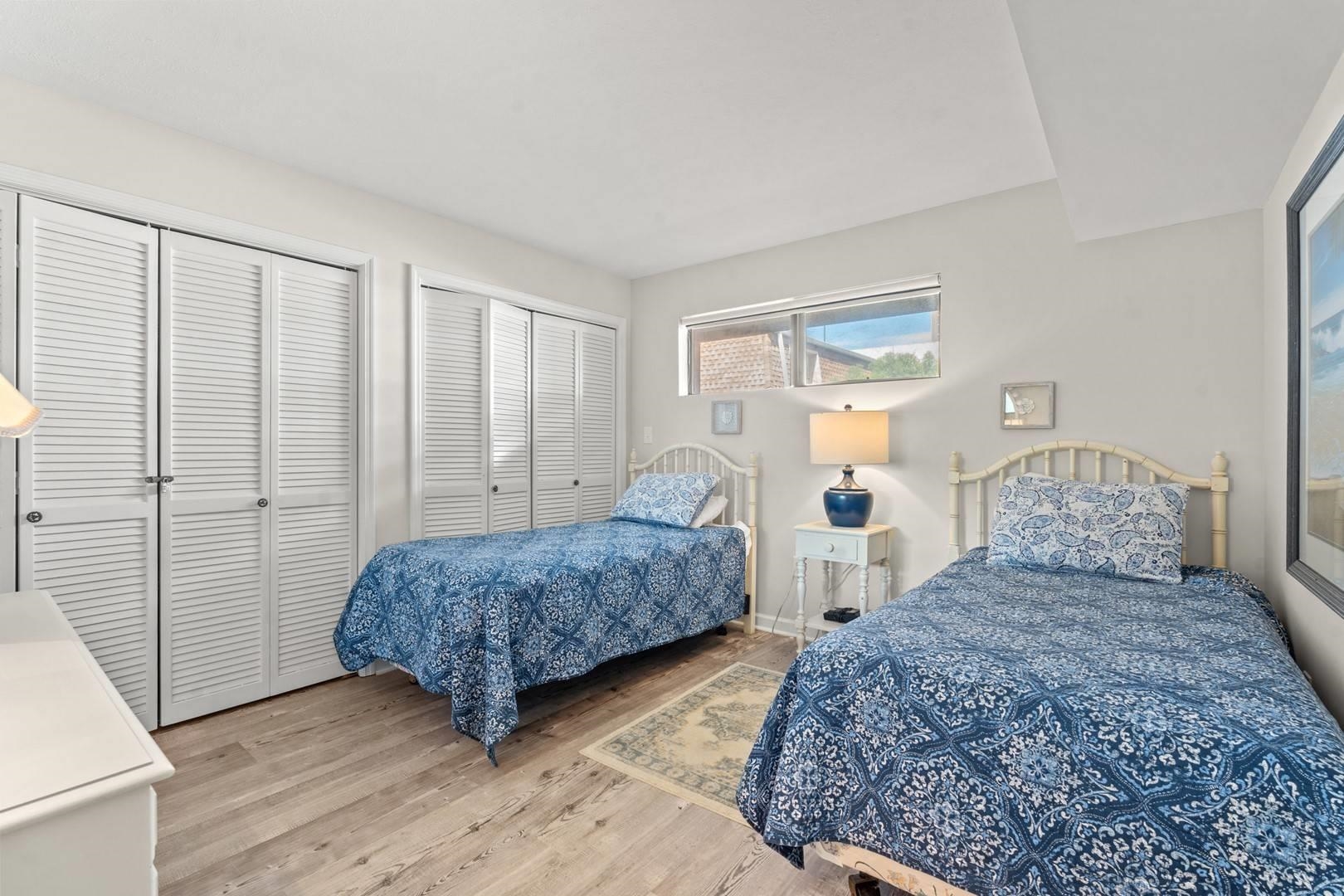 5507 Ocean Blvd. N Property Photo 12