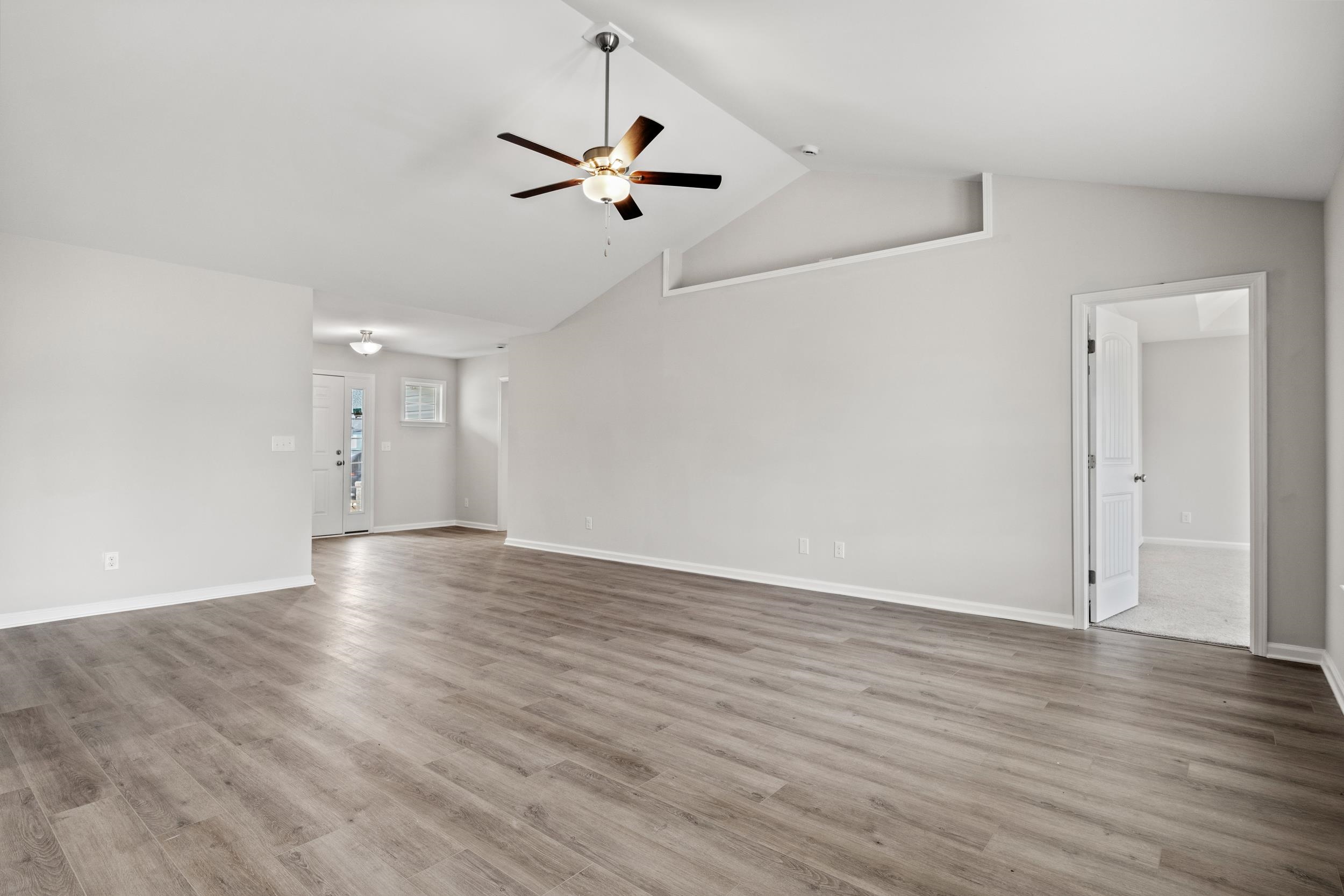 939 Woodside Dr. Property Photo 2