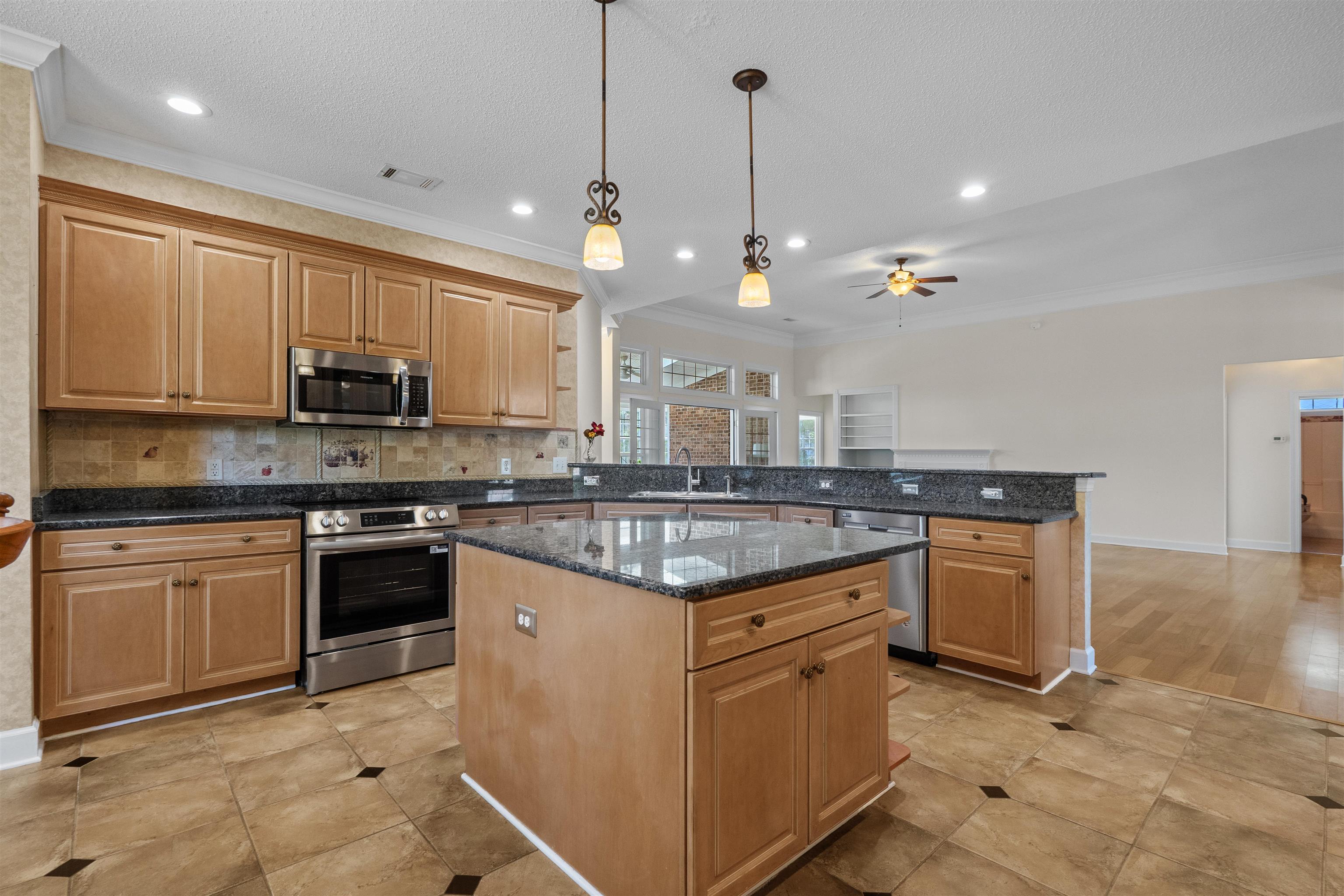 457 Spring Lake Dr. Property Photo 14