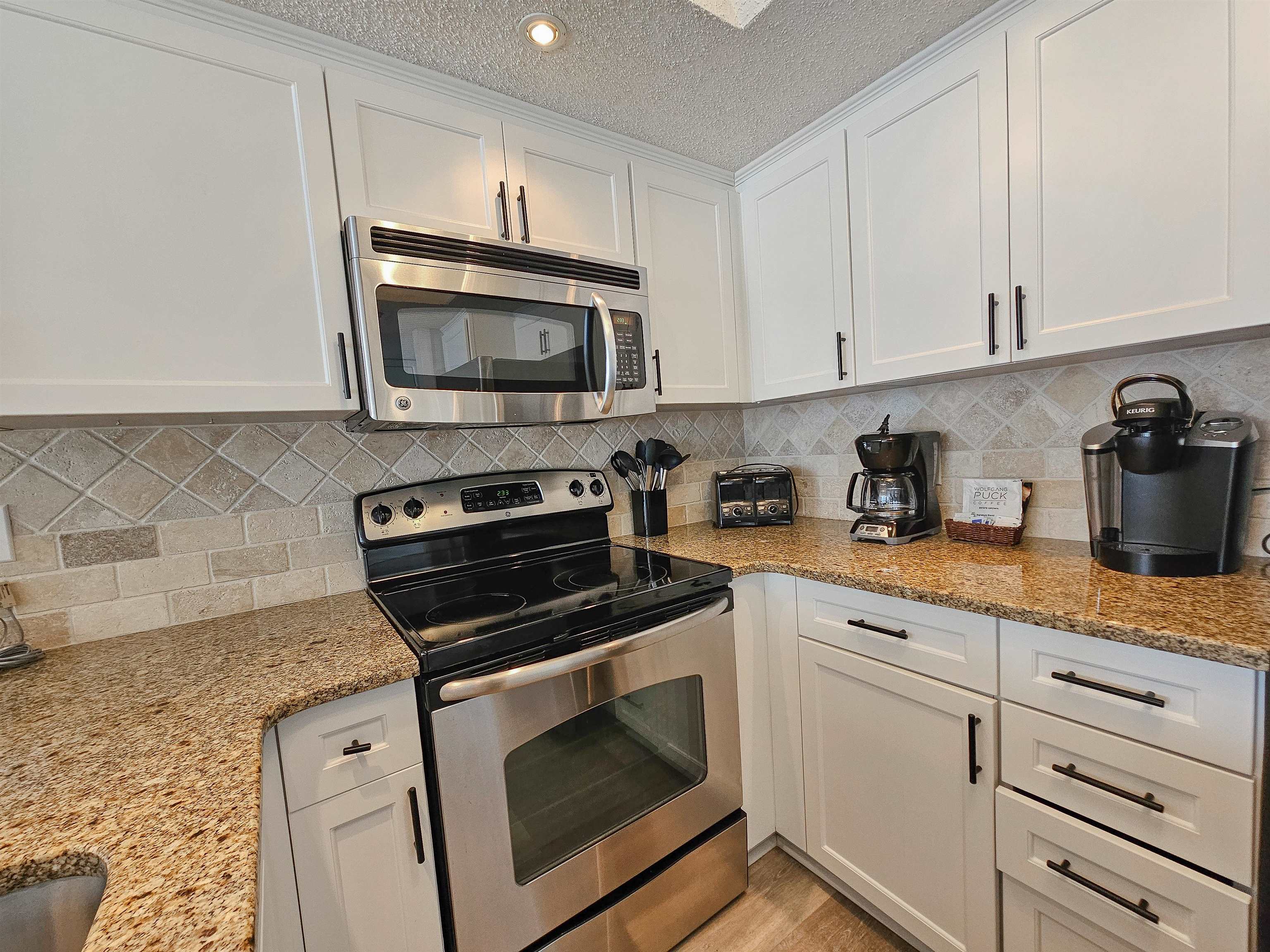 9820 Queensway Blvd. Property Photo 13