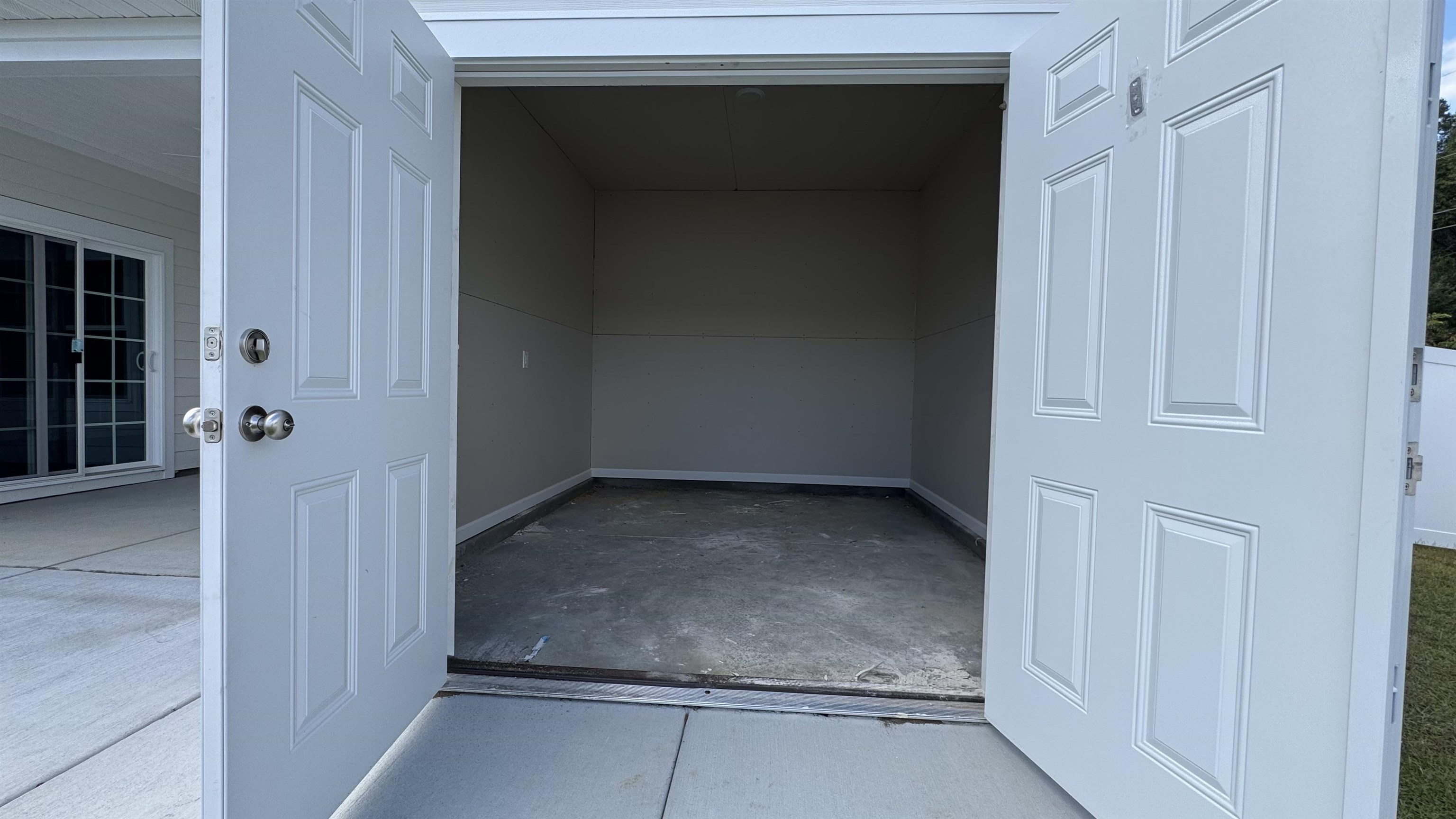 1000 Cypress Shoal Dr. Property Photo 17