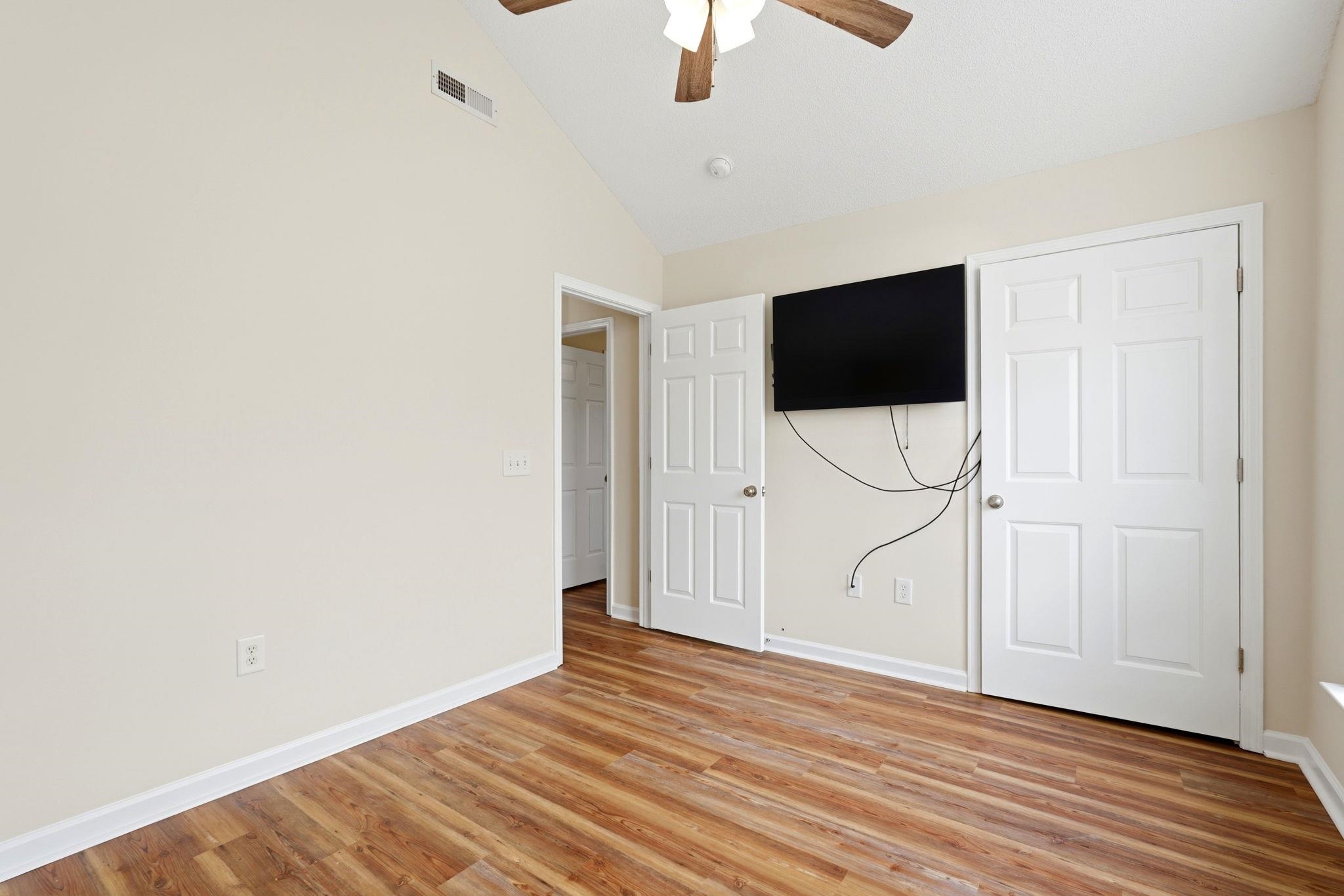 1648 Langley Dr. Property Photo 4