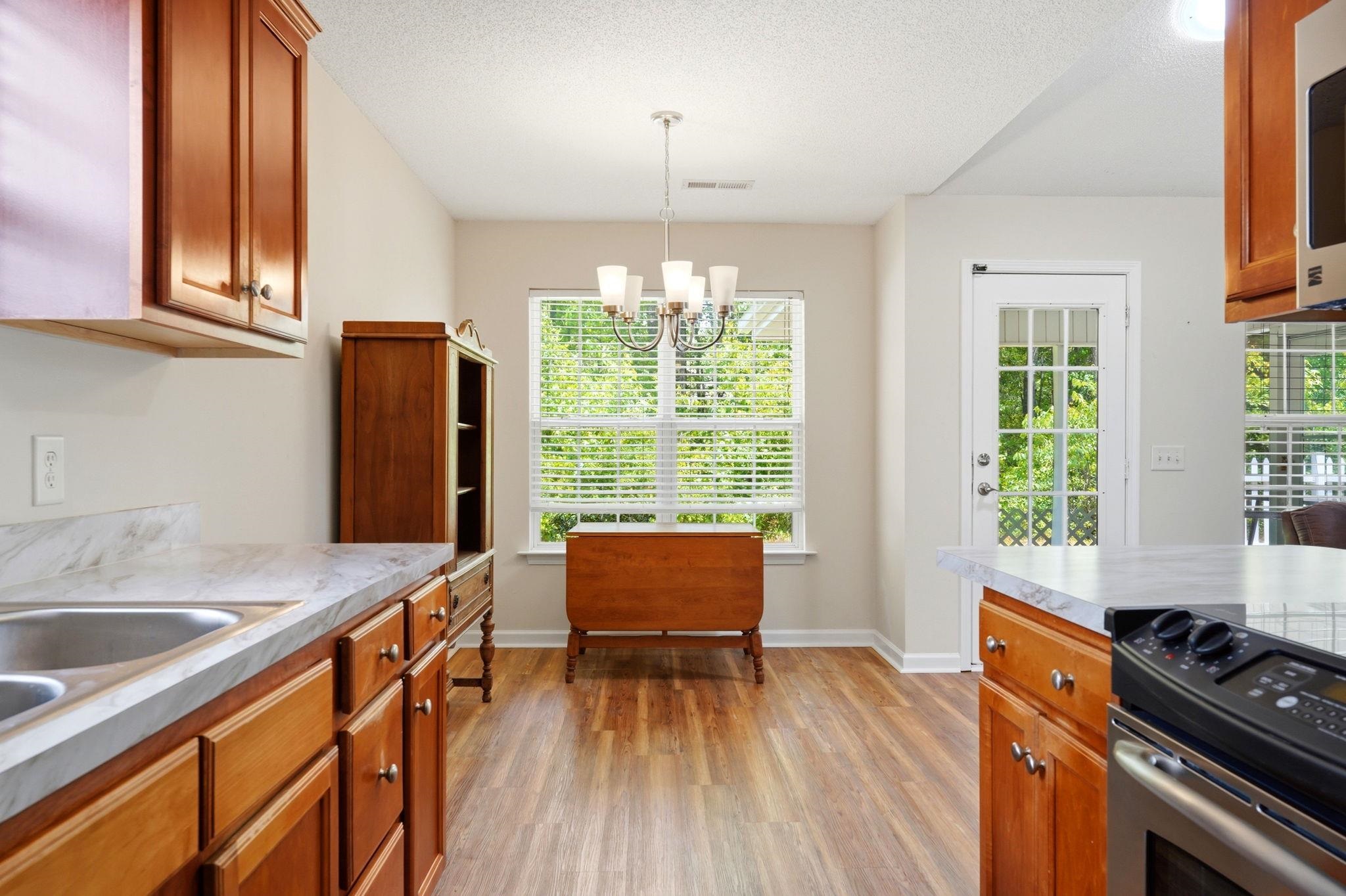 1648 Langley Dr. Property Photo 5
