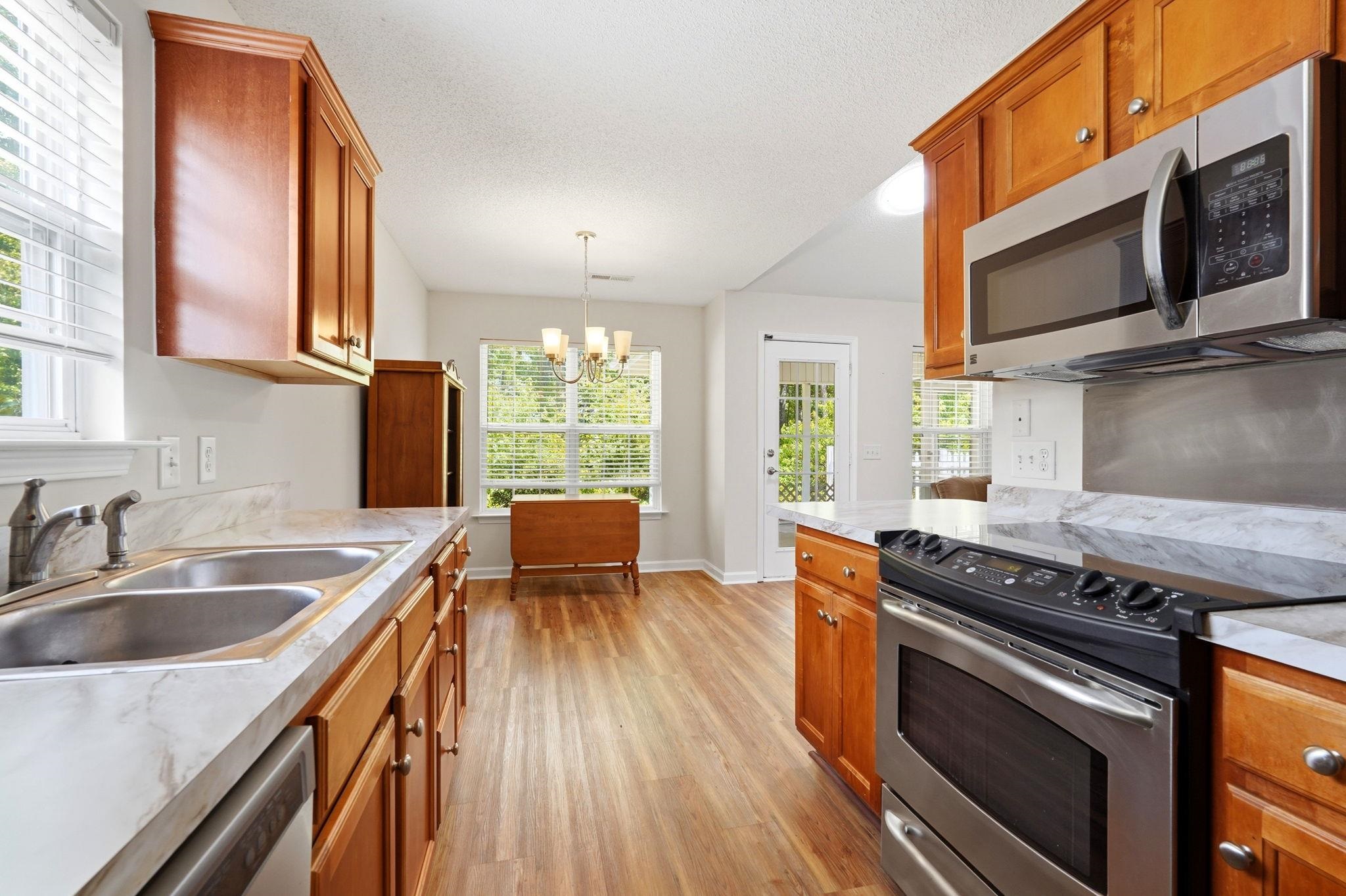 1648 Langley Dr. Property Photo 6