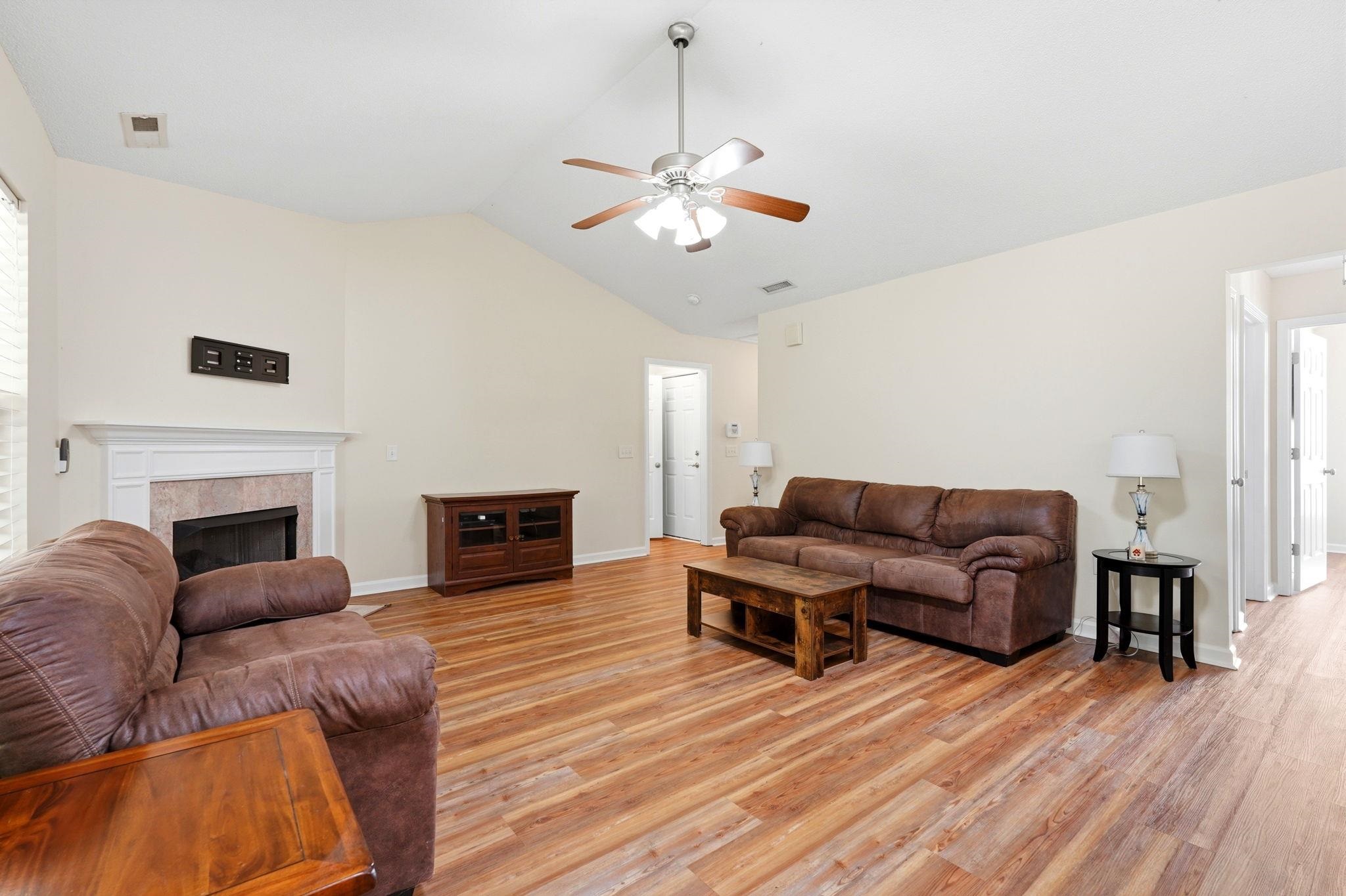 1648 Langley Dr. Property Photo 12