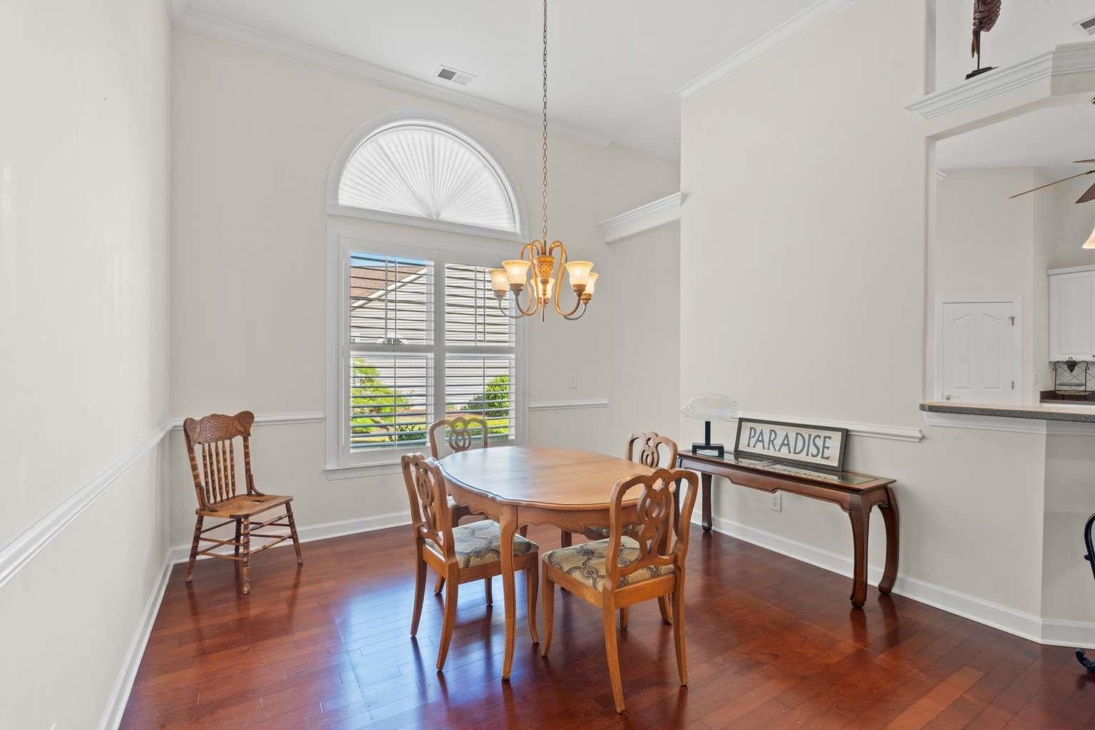 355 Camden Circle Property Photo 4