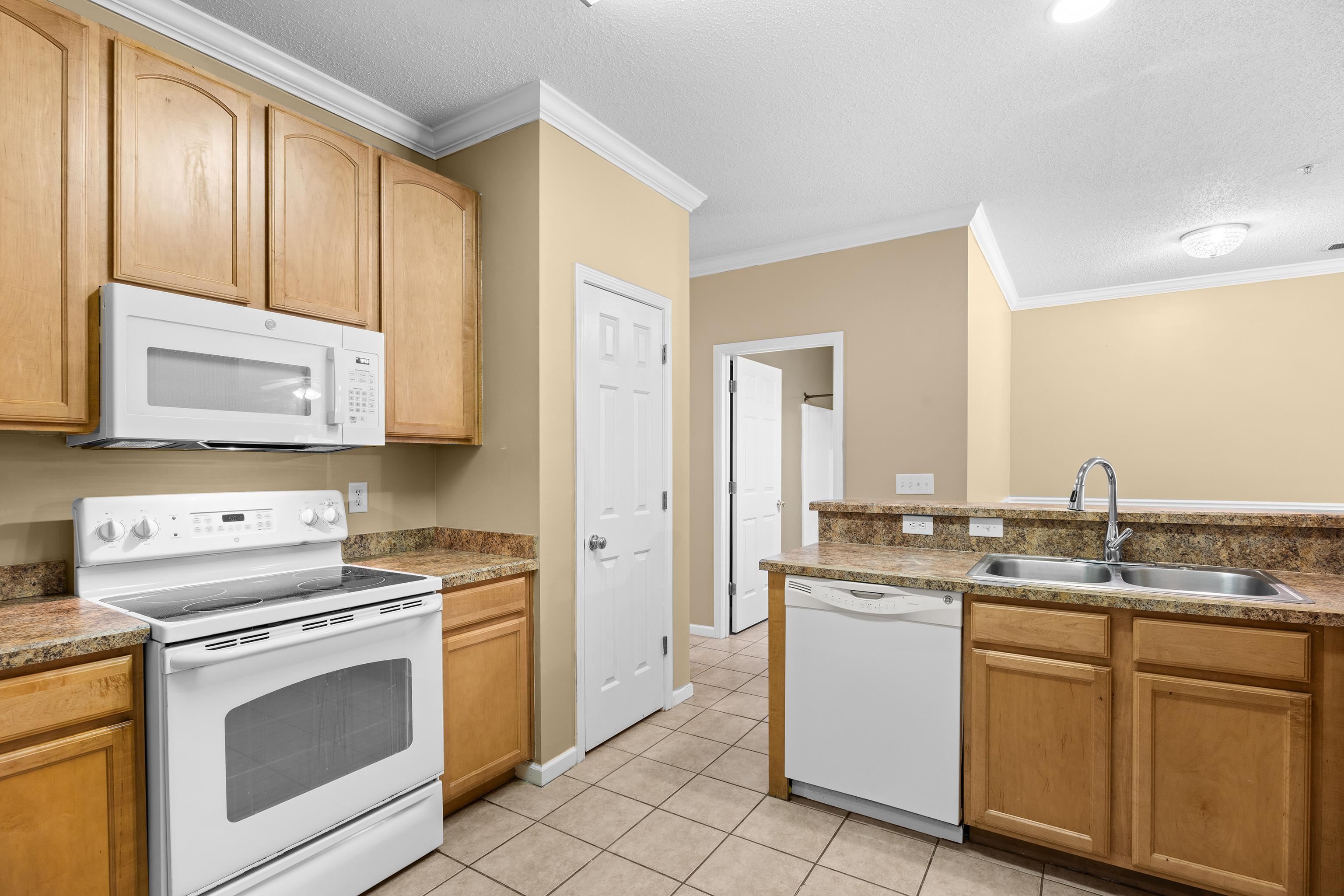 5840 Longwood Dr. Property Photo 4