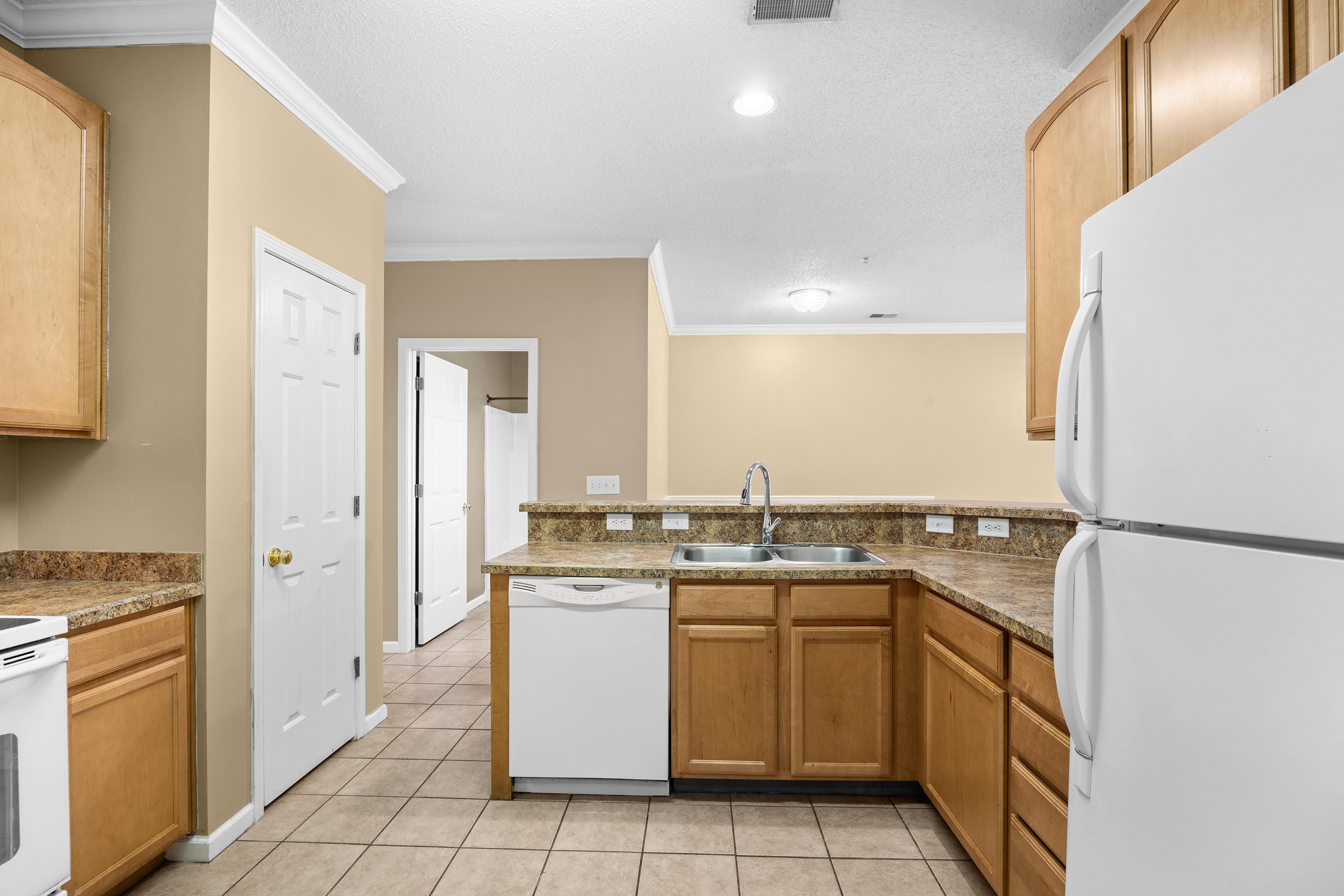 5840 Longwood Dr. Property Photo 5