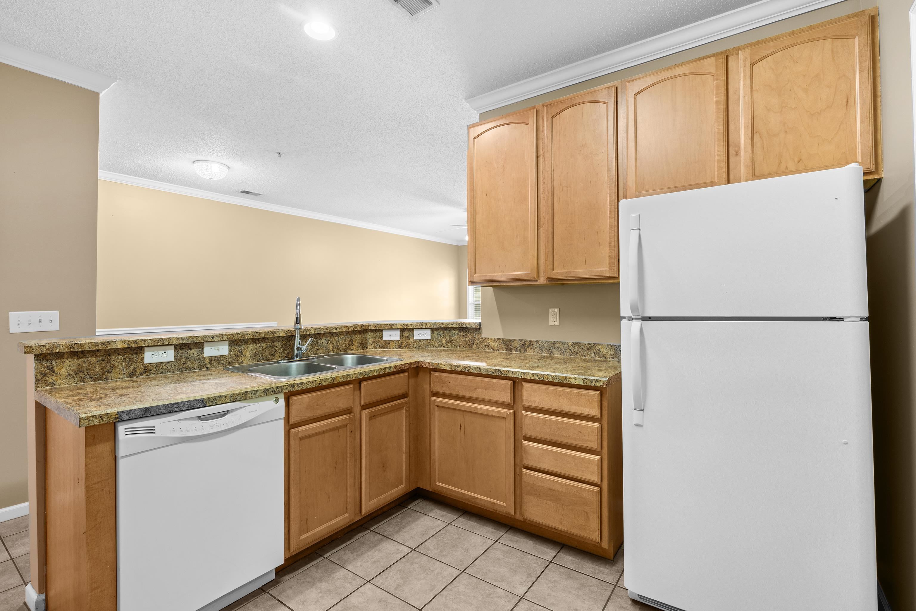 5840 Longwood Dr. Property Photo 6