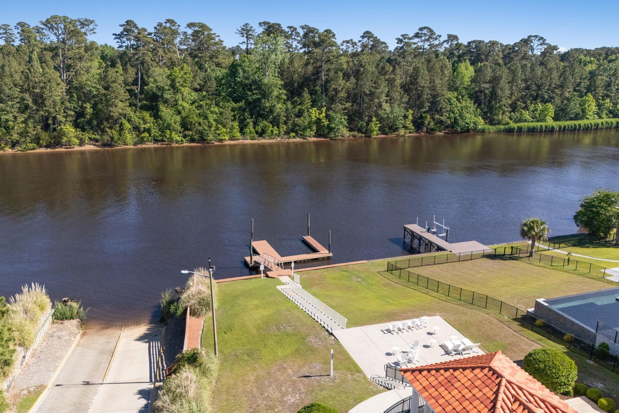 825 Bluffview Dr. Property Photo 96
