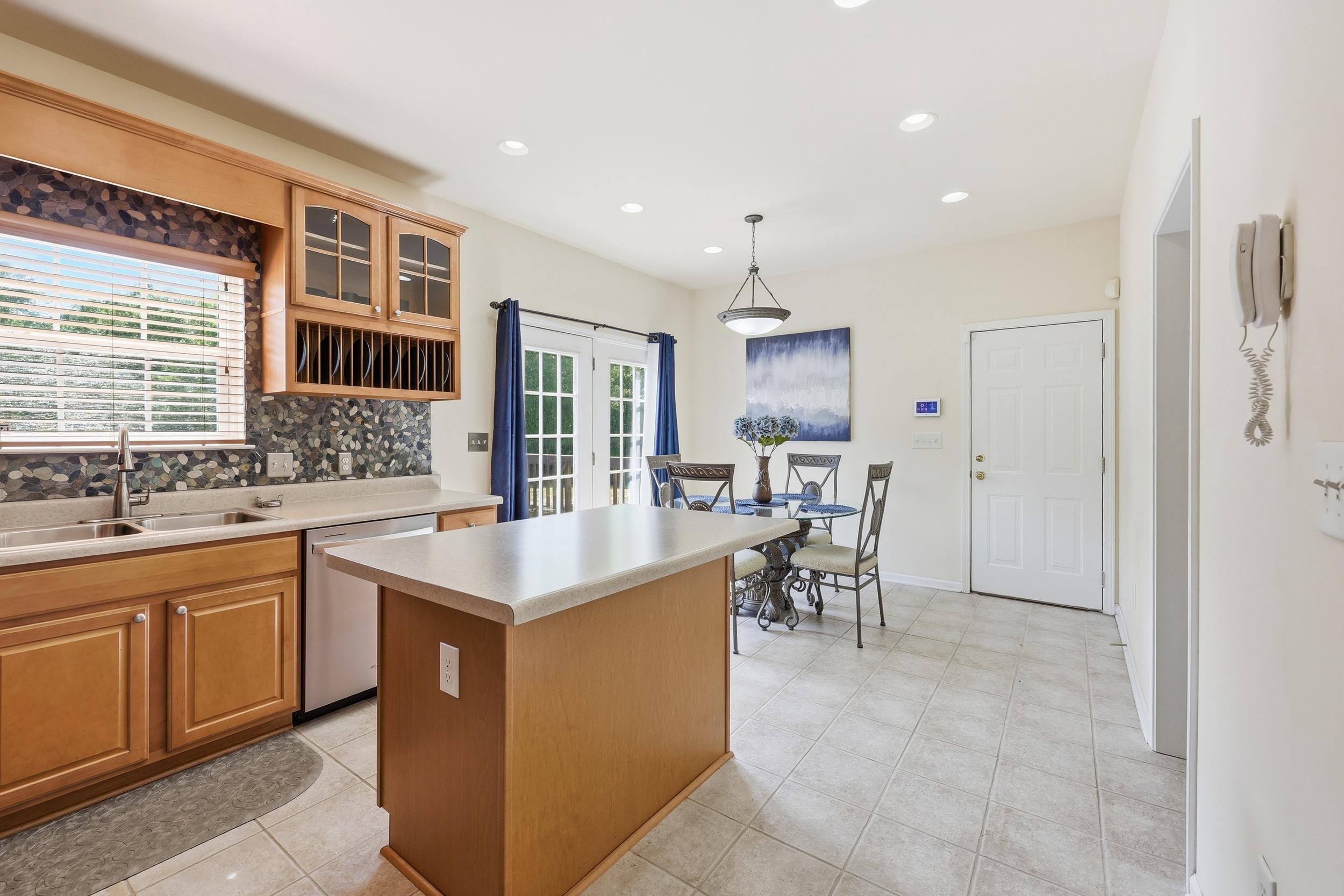 3625 Amber Ln. Property Photo 5