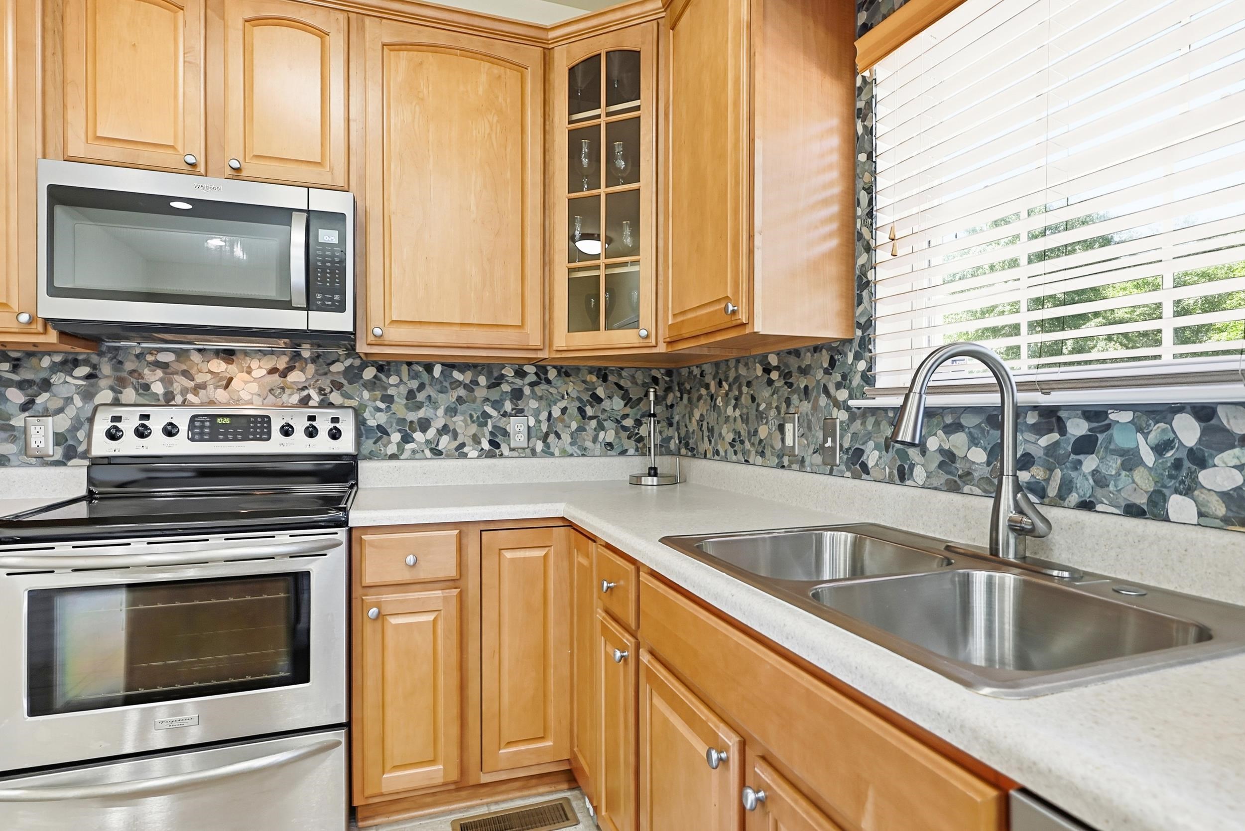 3625 Amber Ln. Property Photo 6