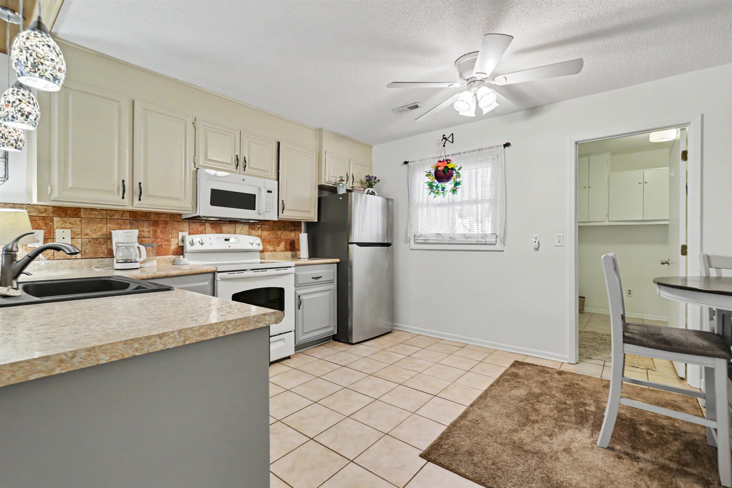 1707 Edge Dr. Property Photo 7