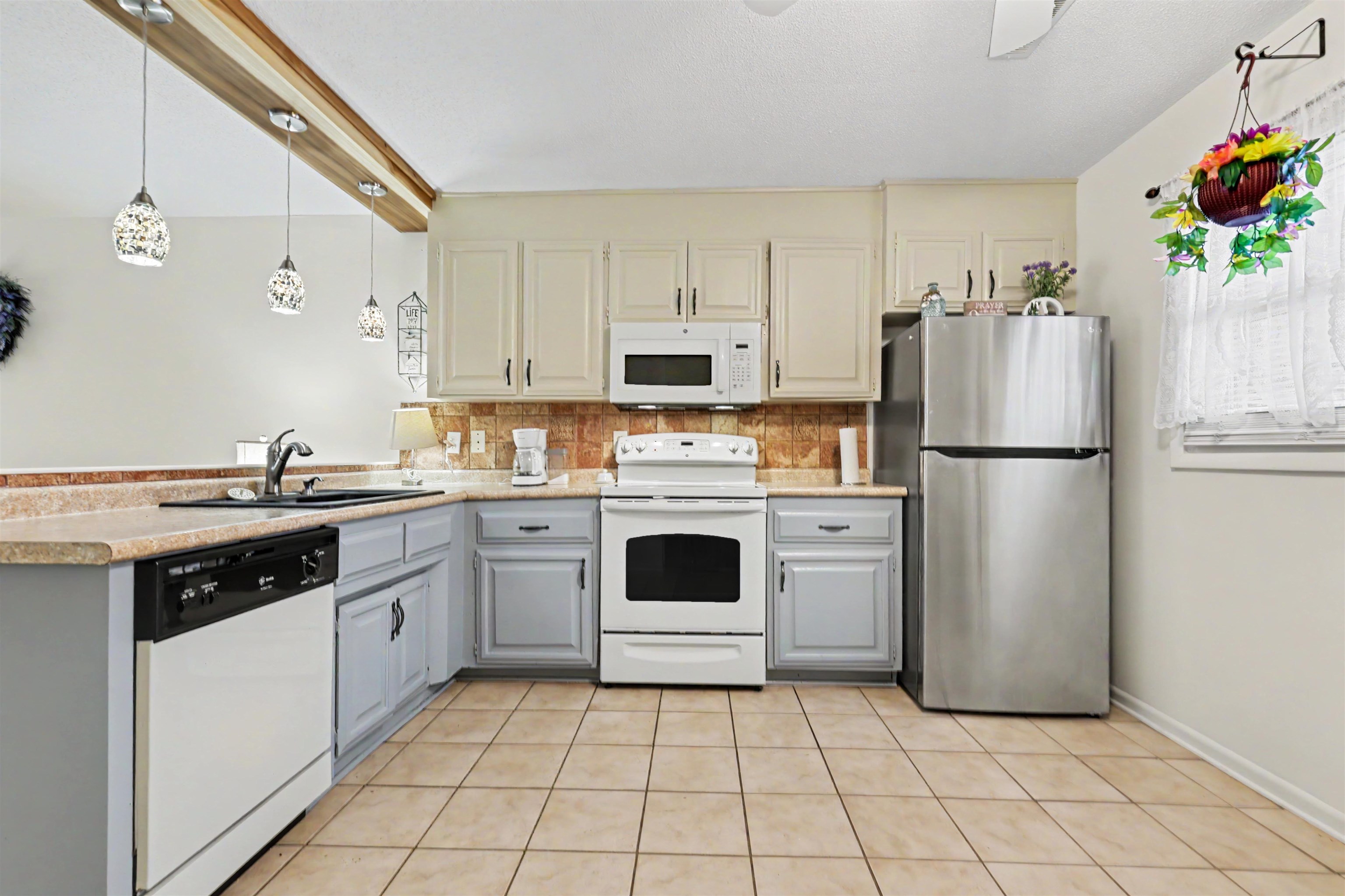 1707 Edge Dr. Property Photo 8