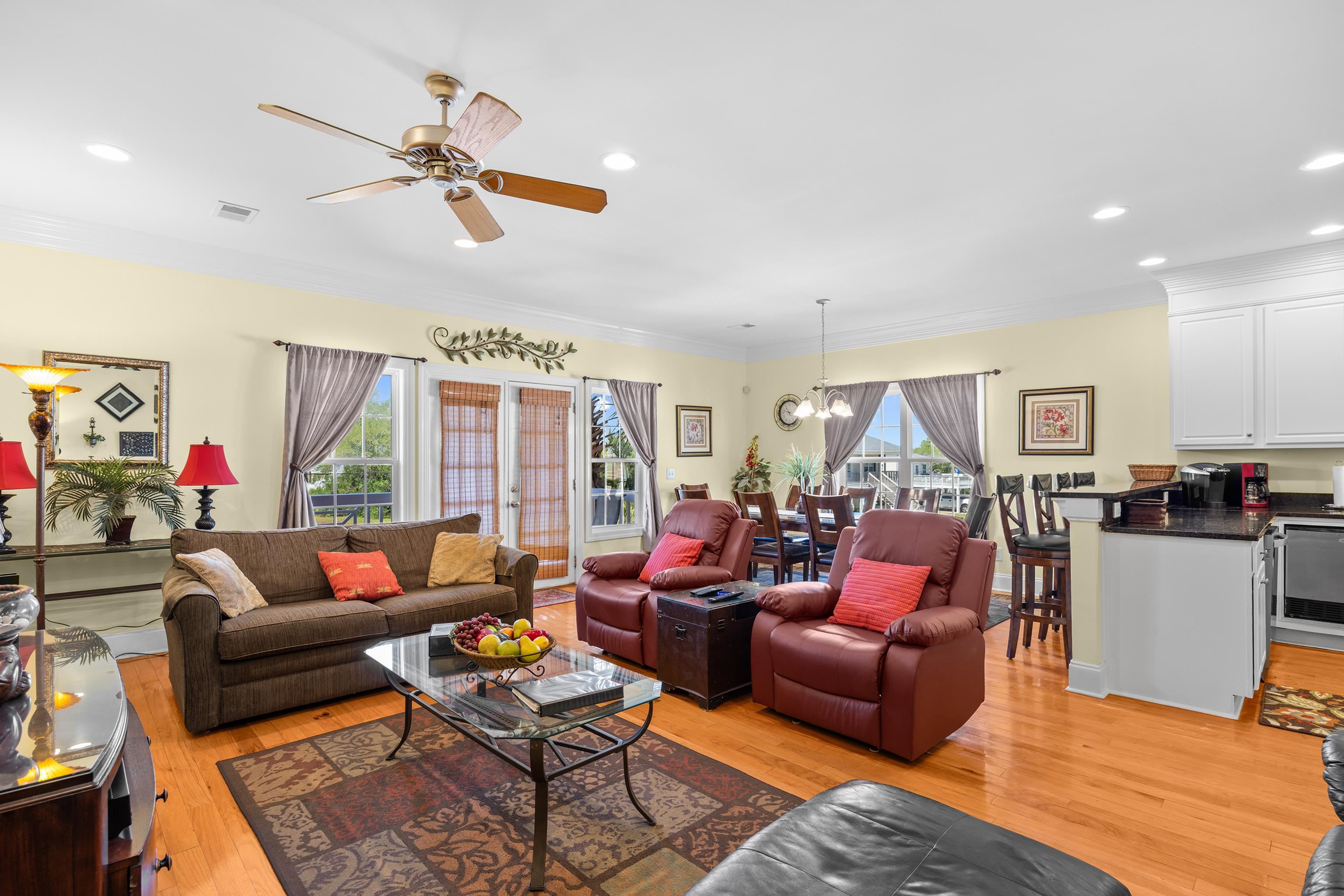 118 Seabreeze Dr. Property Photo 4