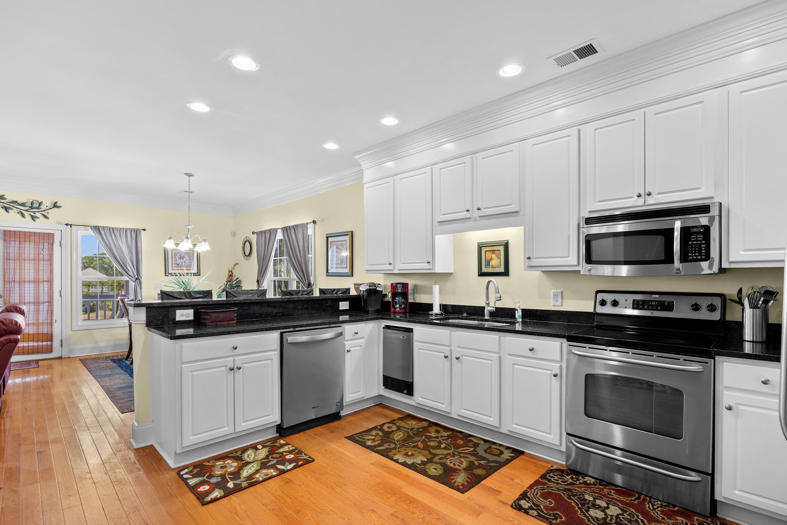 118 Seabreeze Dr. Property Photo 6