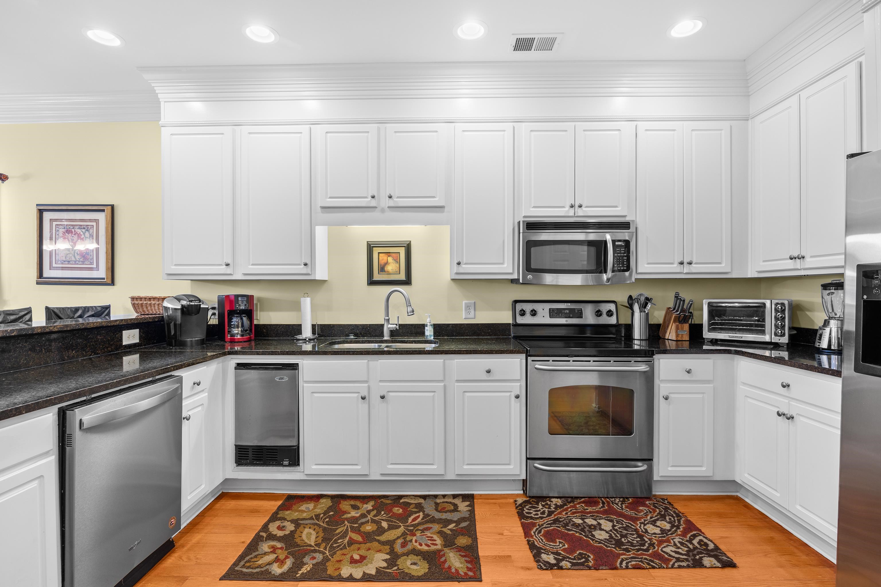 118 Seabreeze Dr. Property Photo 14