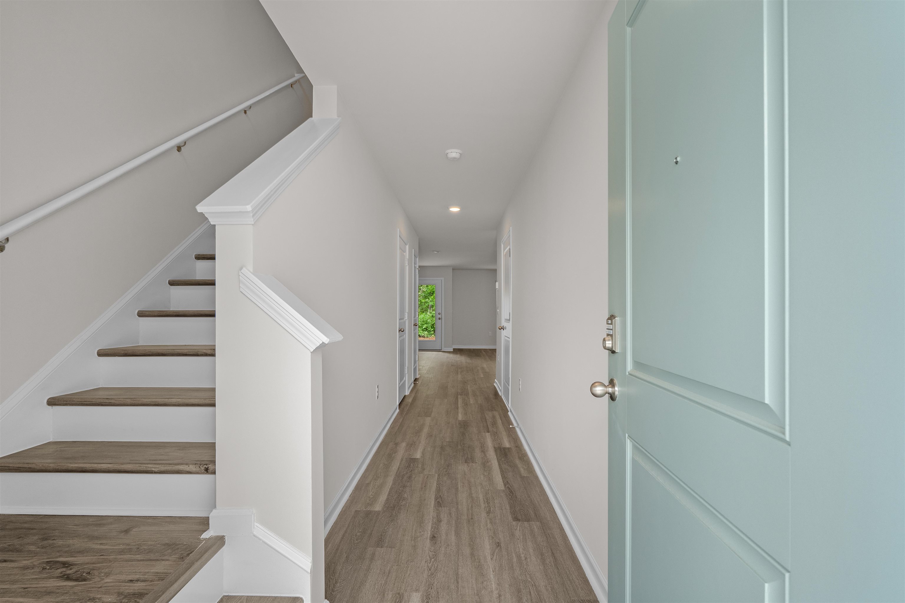 547 Gemstone Blvd Property Photo 4