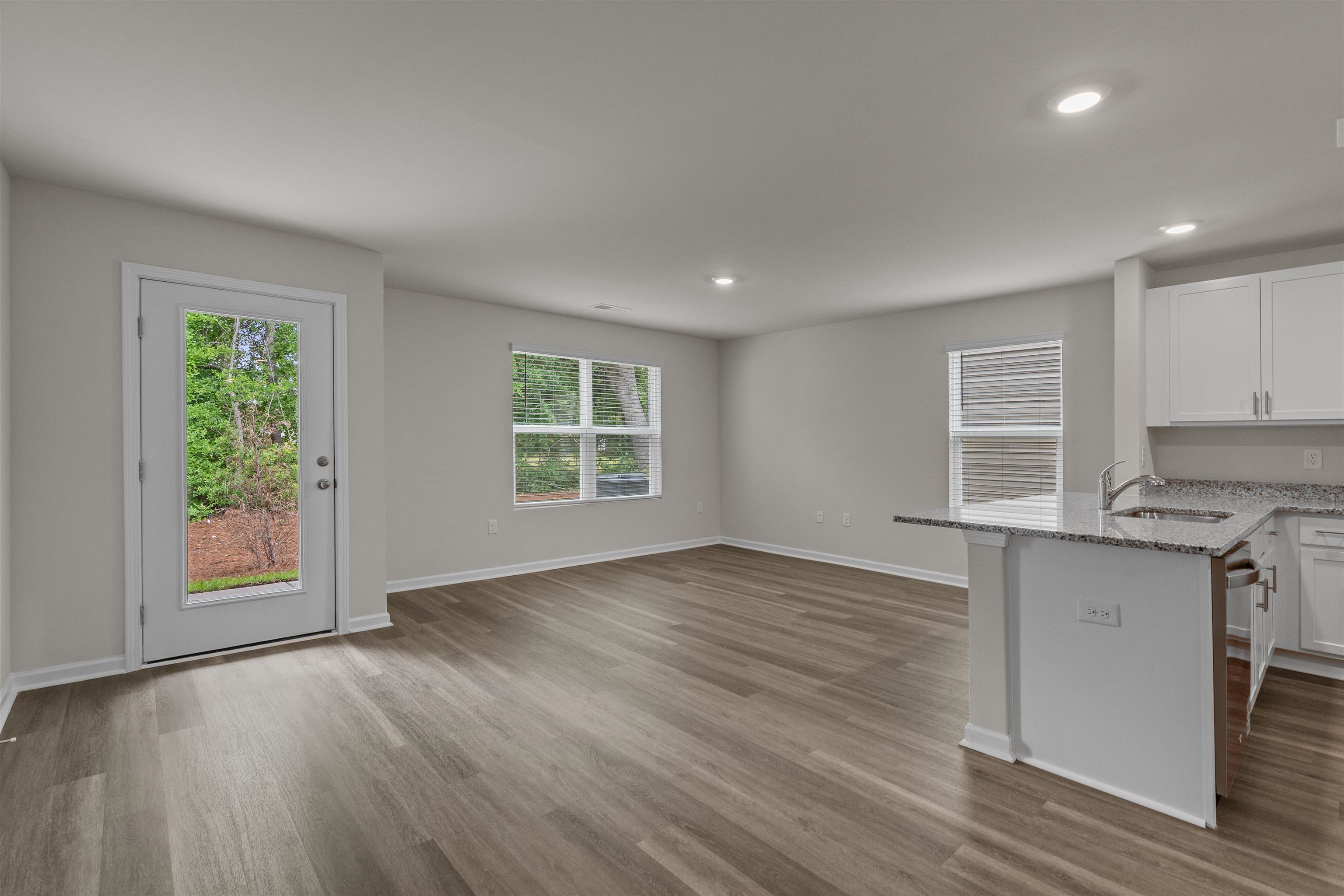 547 Gemstone Blvd Property Photo 7