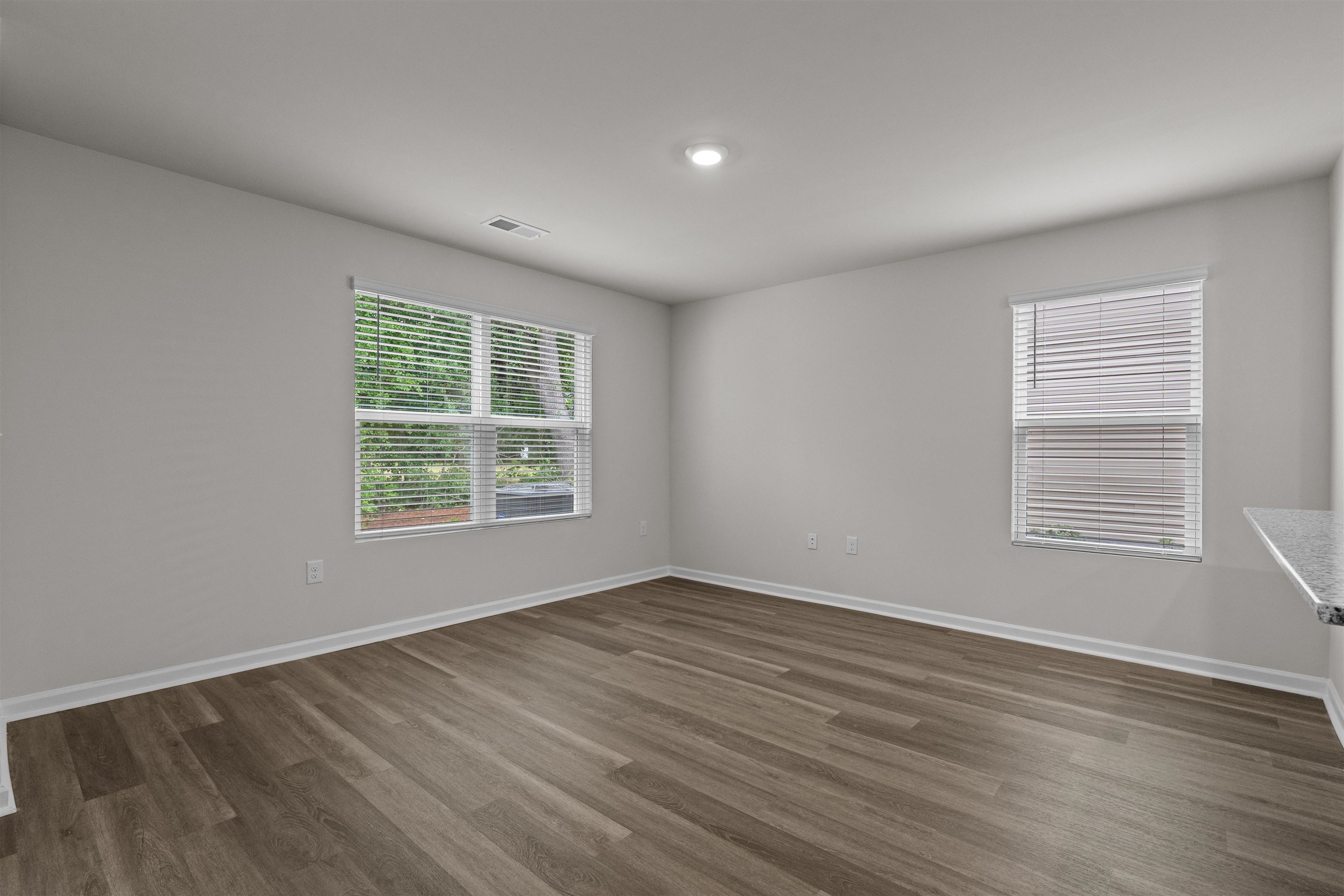 547 Gemstone Blvd Property Photo 8