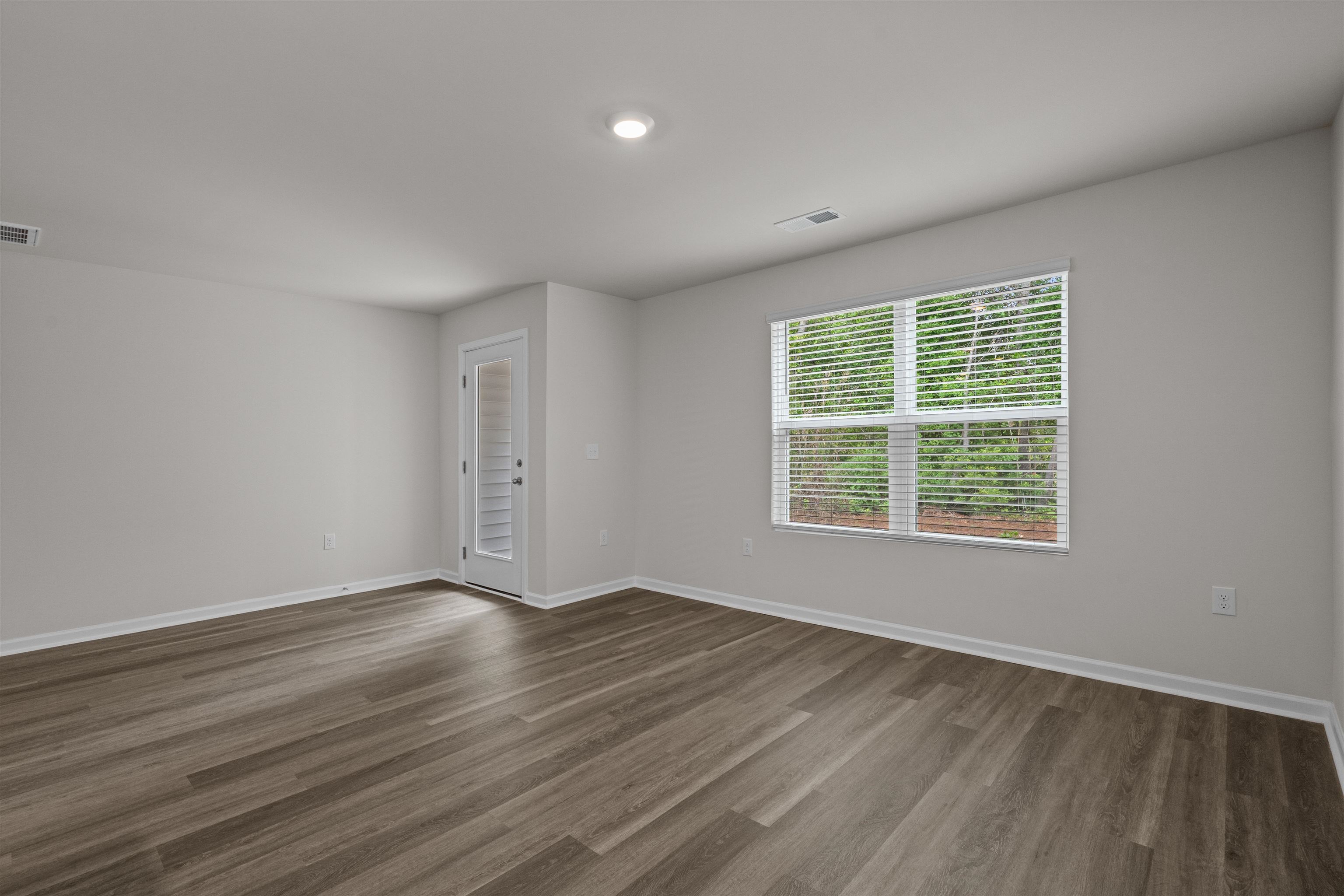 547 Gemstone Blvd Property Photo 9