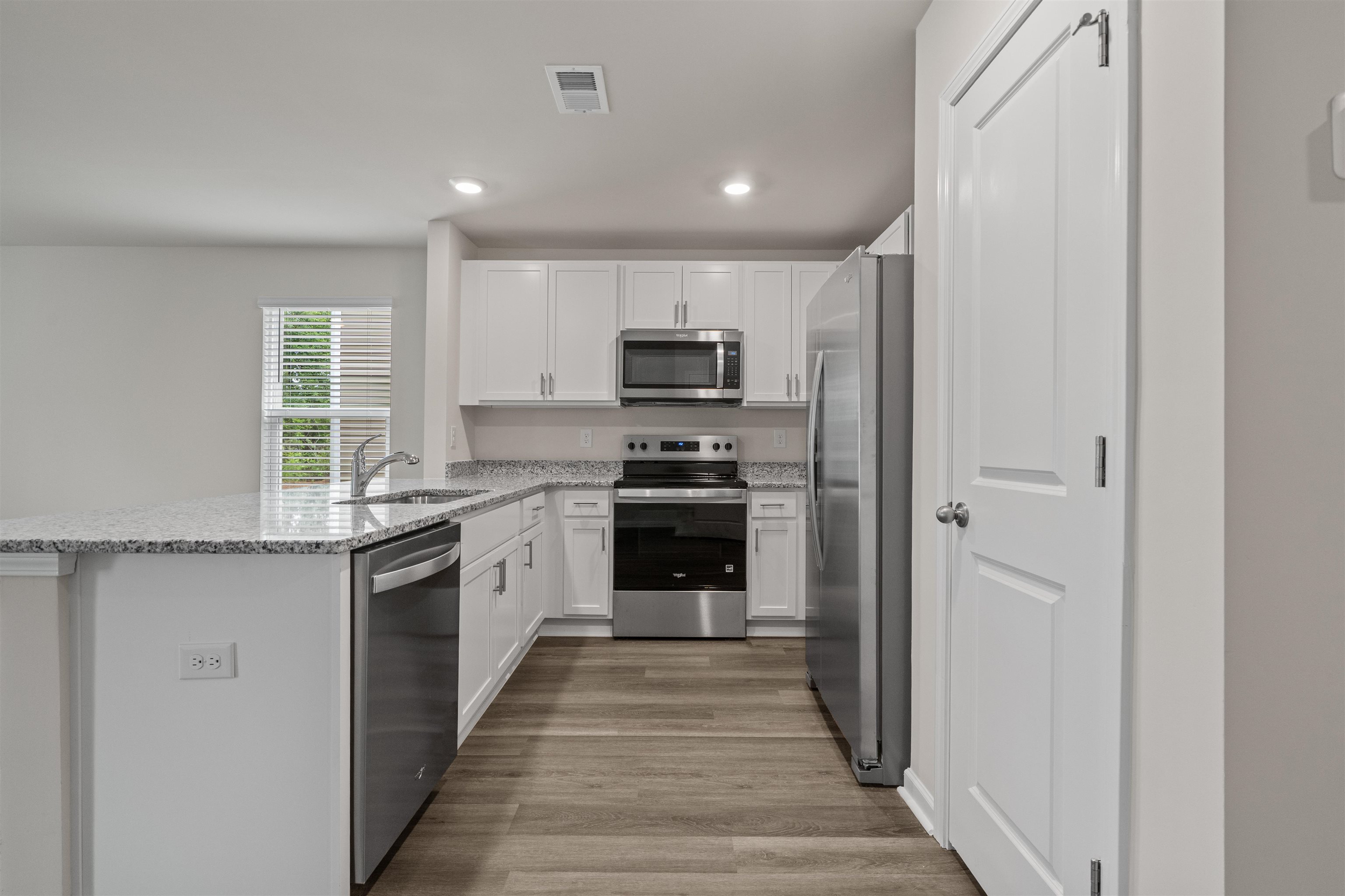 547 Gemstone Blvd Property Photo 14