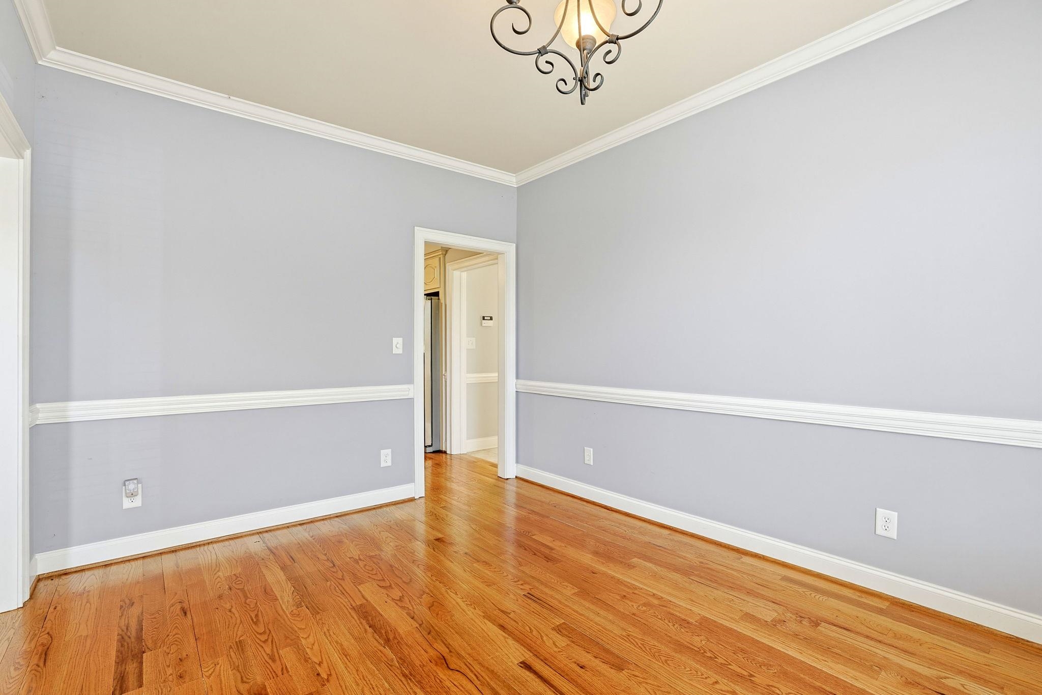 899 Shaftesbury Ln. Property Photo 10