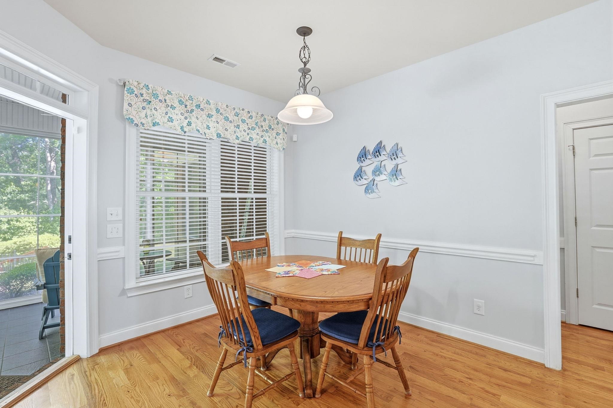 899 Shaftesbury Ln. Property Photo 16