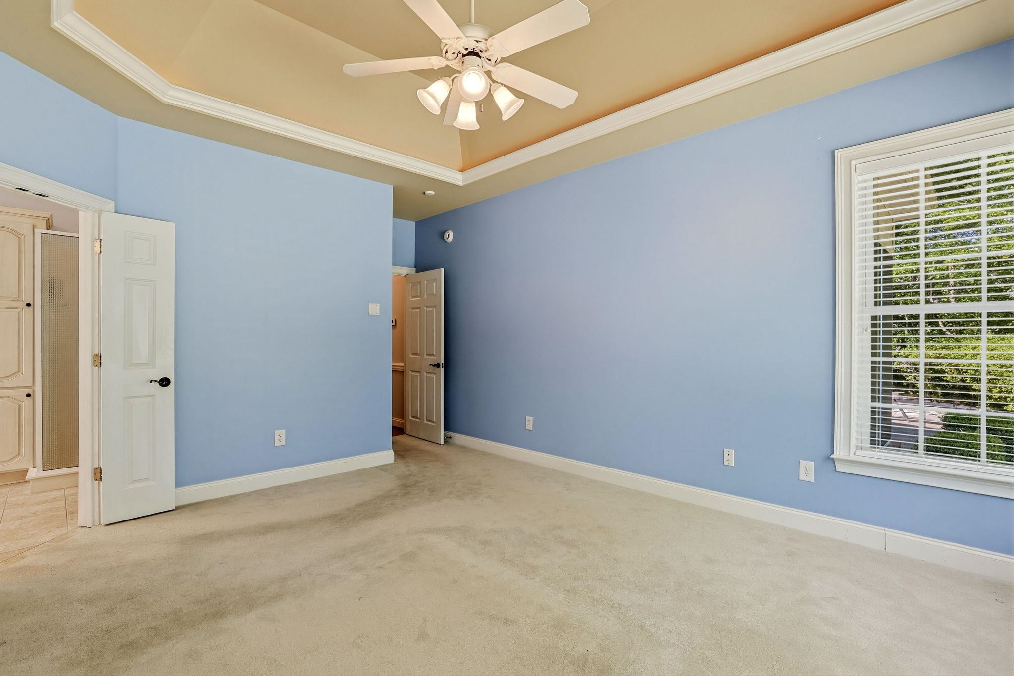 899 Shaftesbury Ln. Property Photo 19