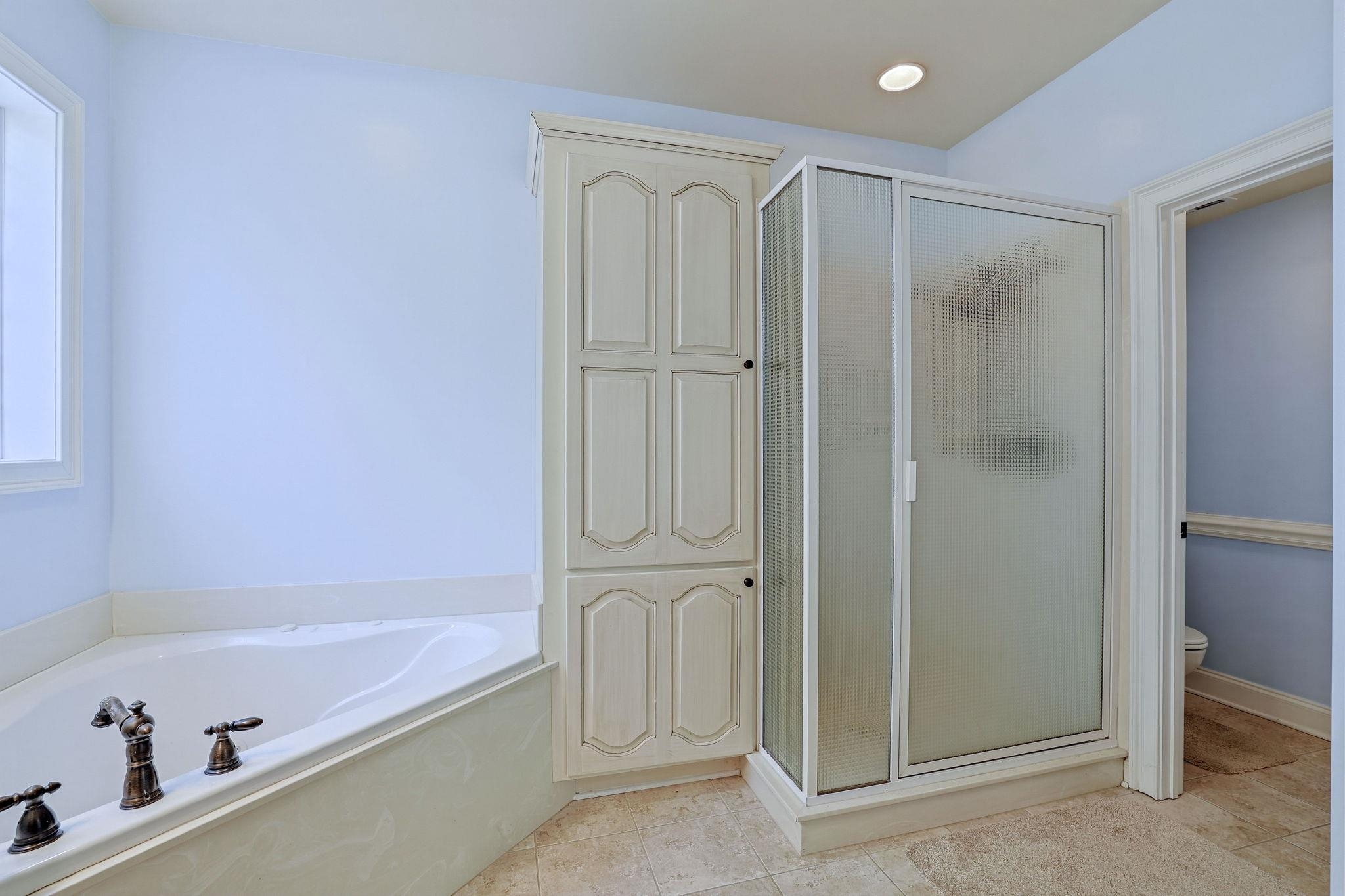 899 Shaftesbury Ln. Property Photo 21