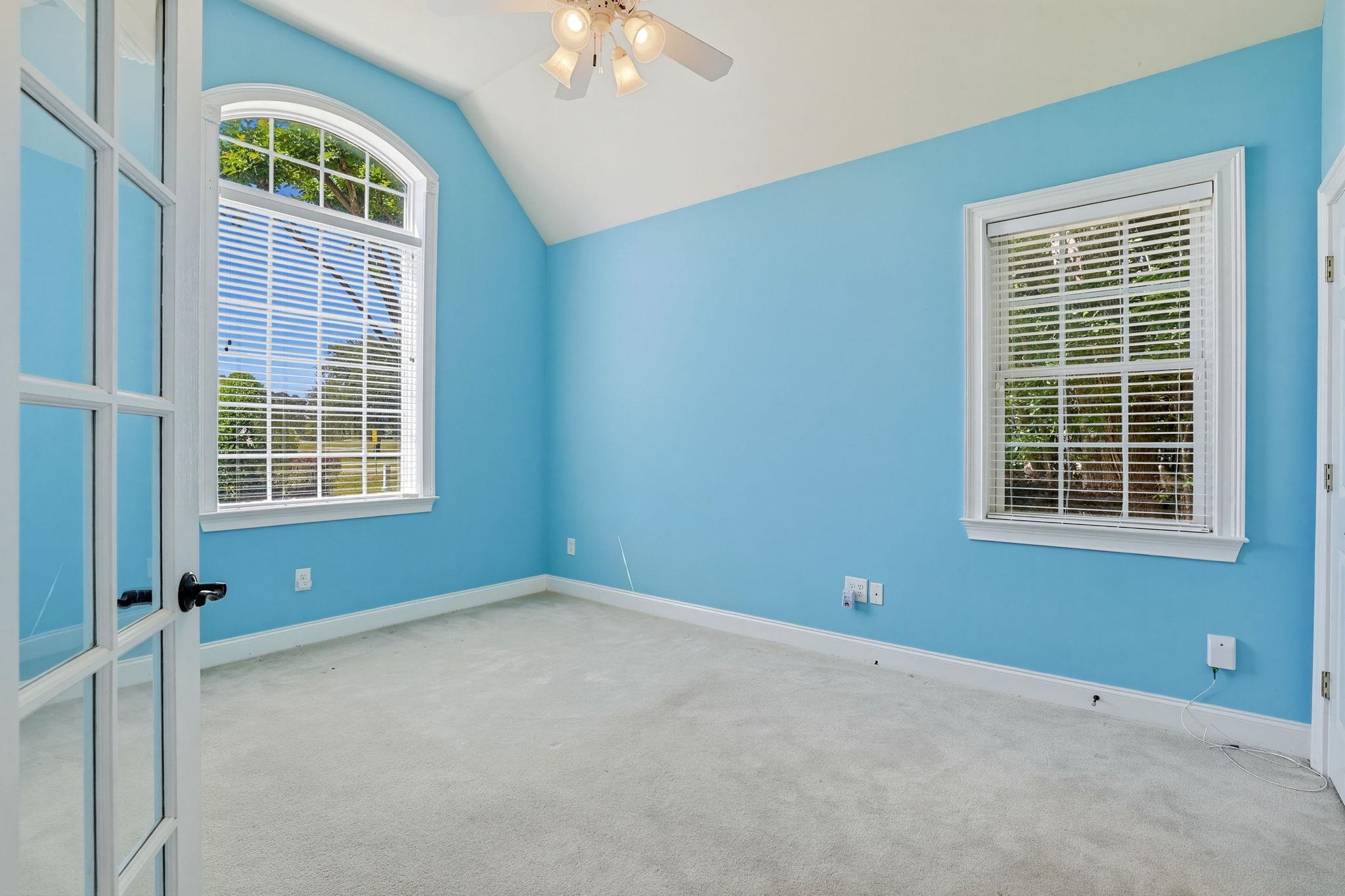 899 Shaftesbury Ln. Property Photo 23