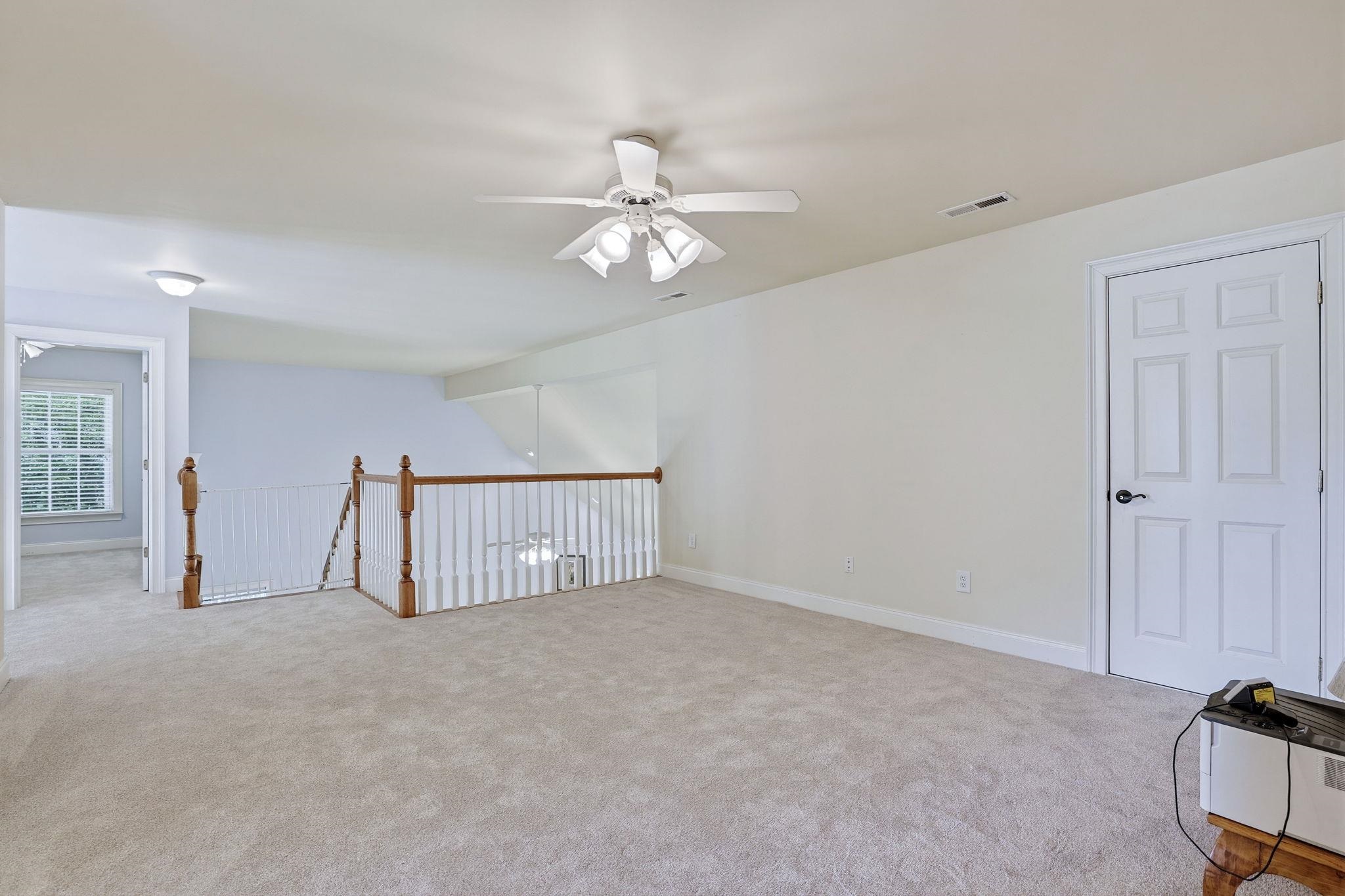 899 Shaftesbury Ln. Property Photo 28