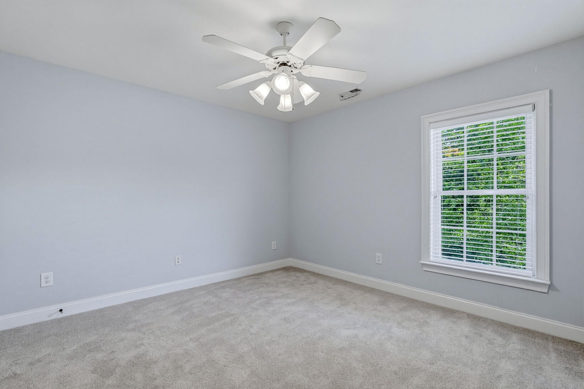 899 Shaftesbury Ln. Property Photo 31