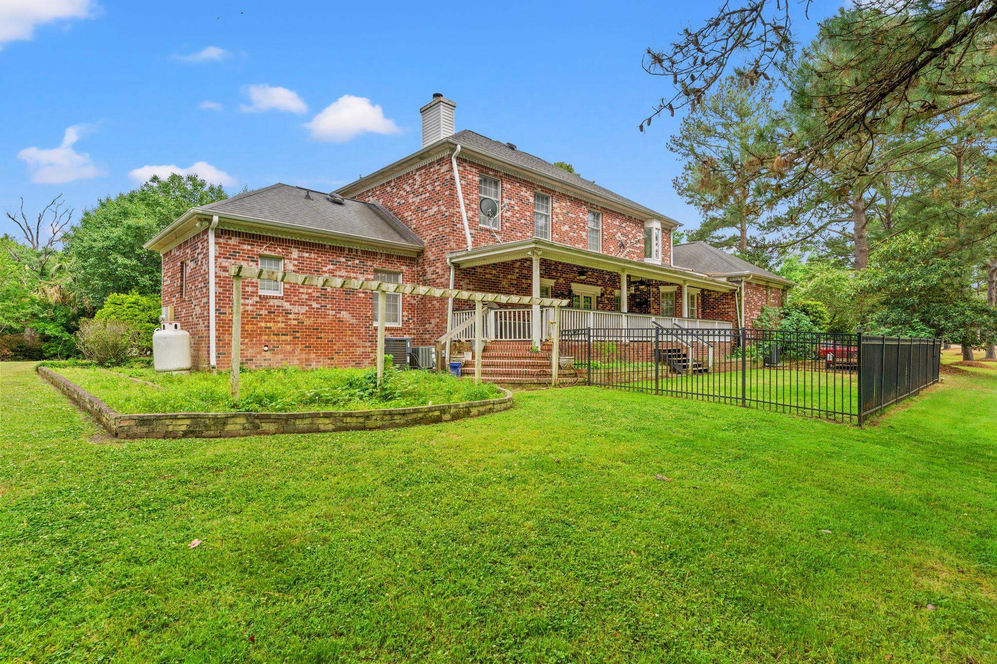 3749 Annandale Dr. Property Photo 44