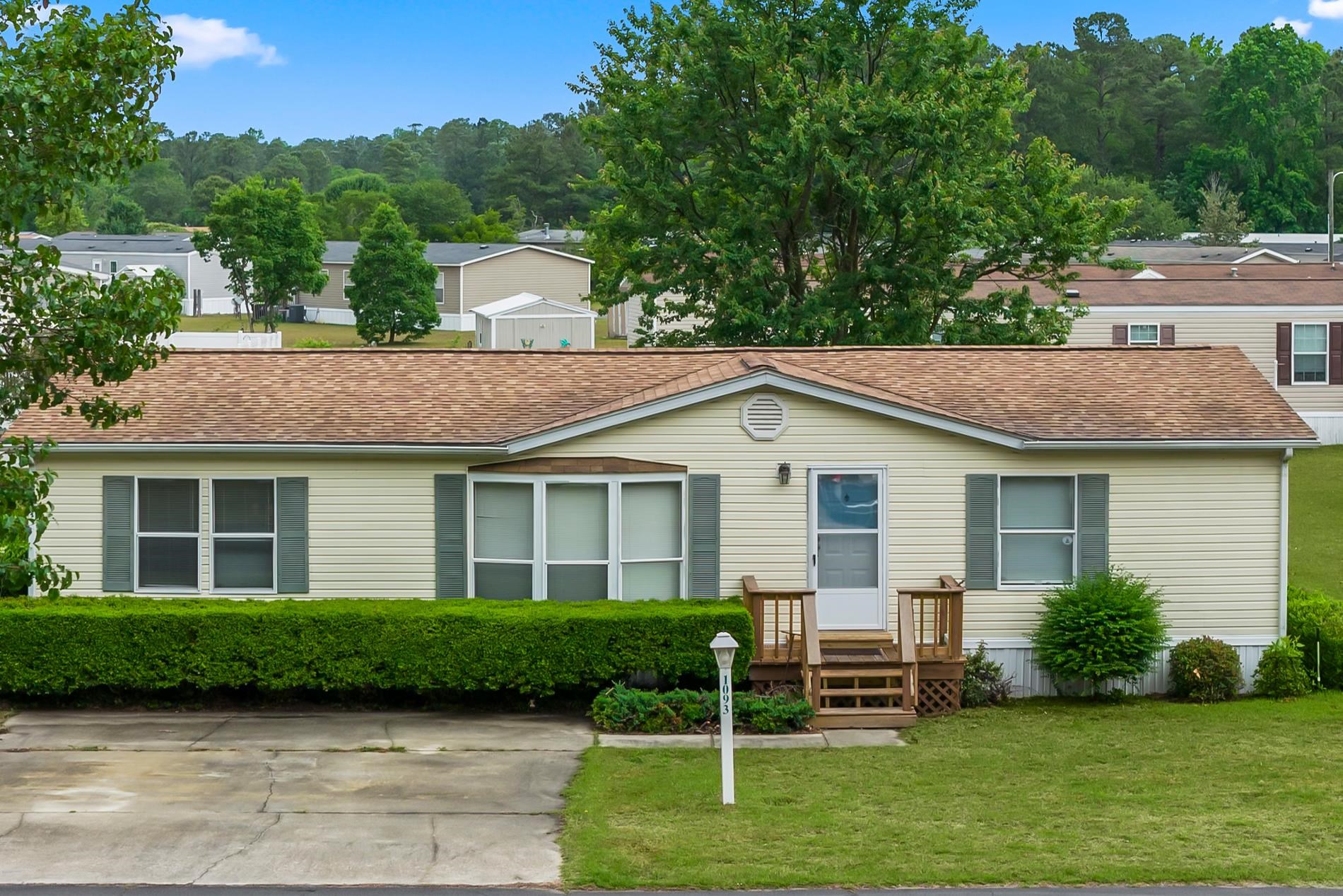 1093 Palm Dr. Property Photo 1
