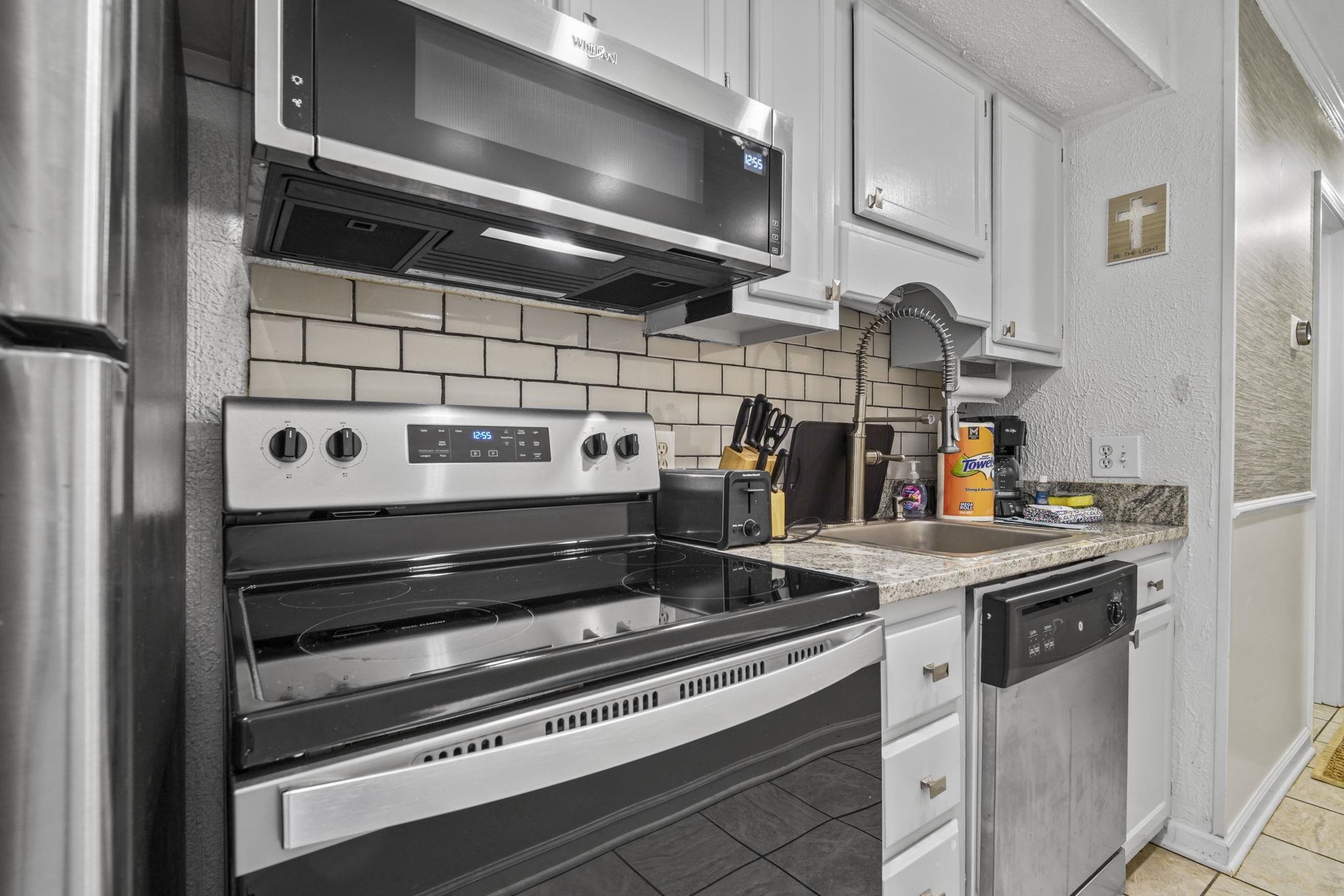 9400 Shore Dr. Property Photo 15
