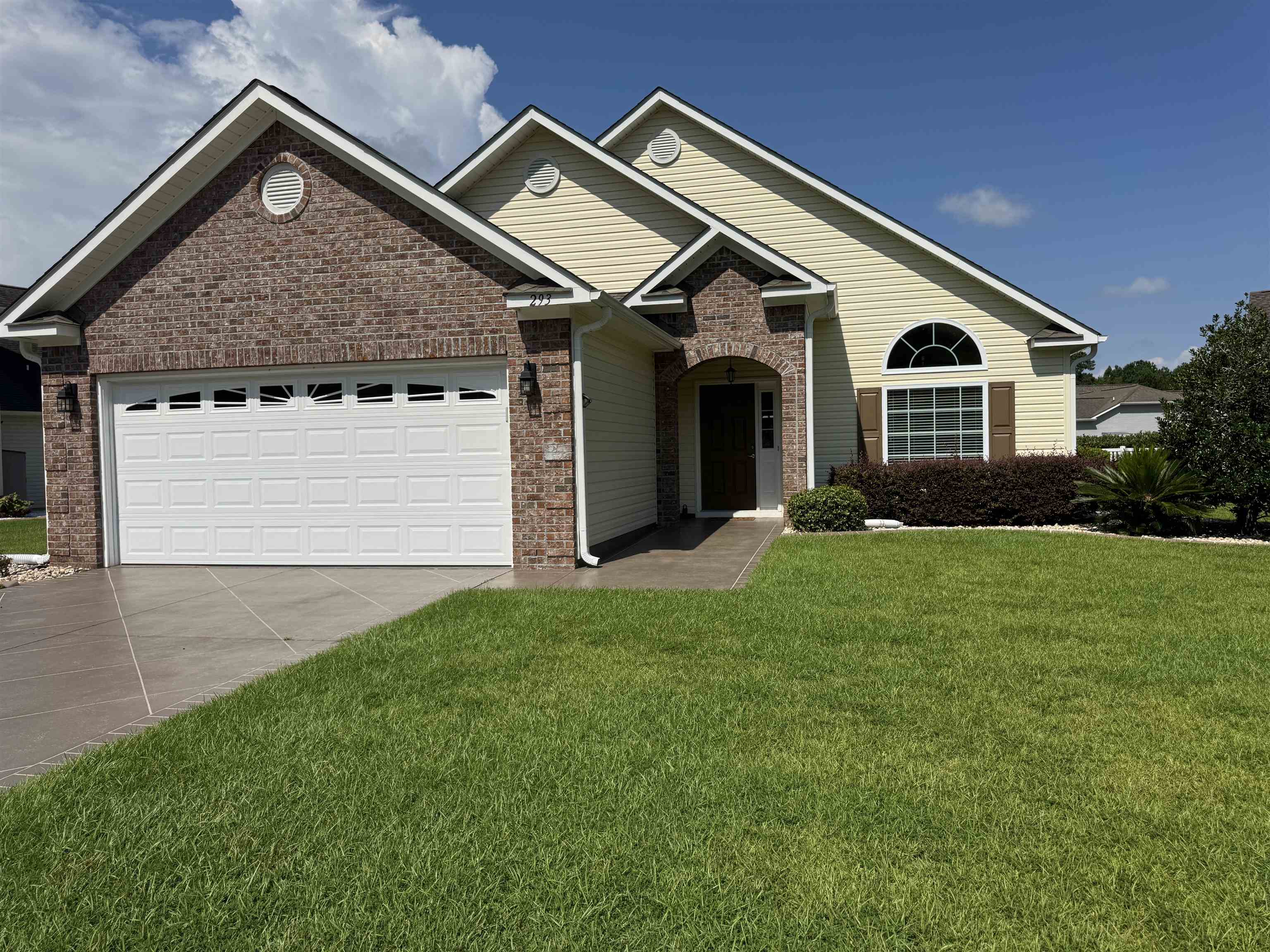 293 Southern Breezes Circle Property Photo 2