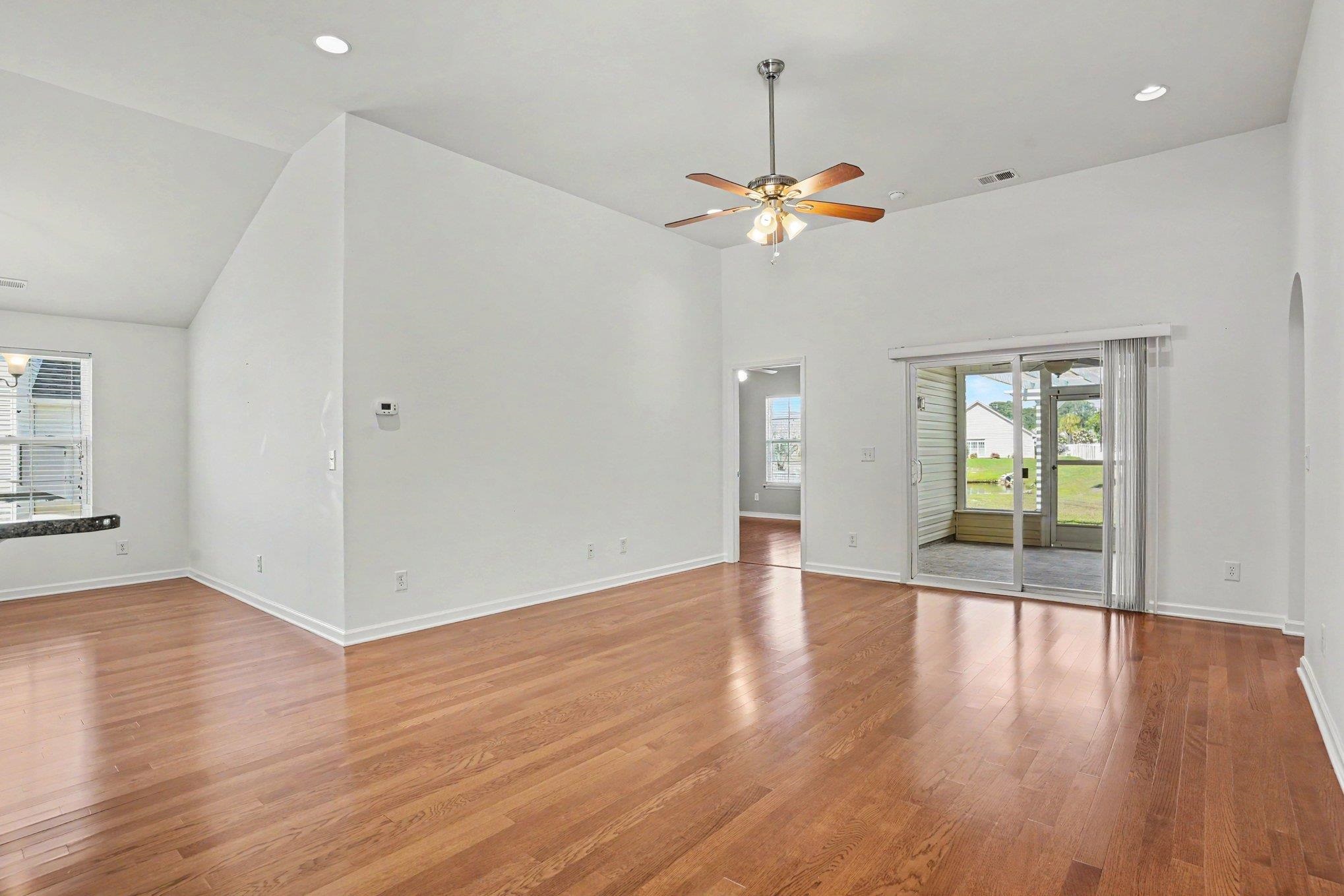293 Southern Breezes Circle Property Photo 6