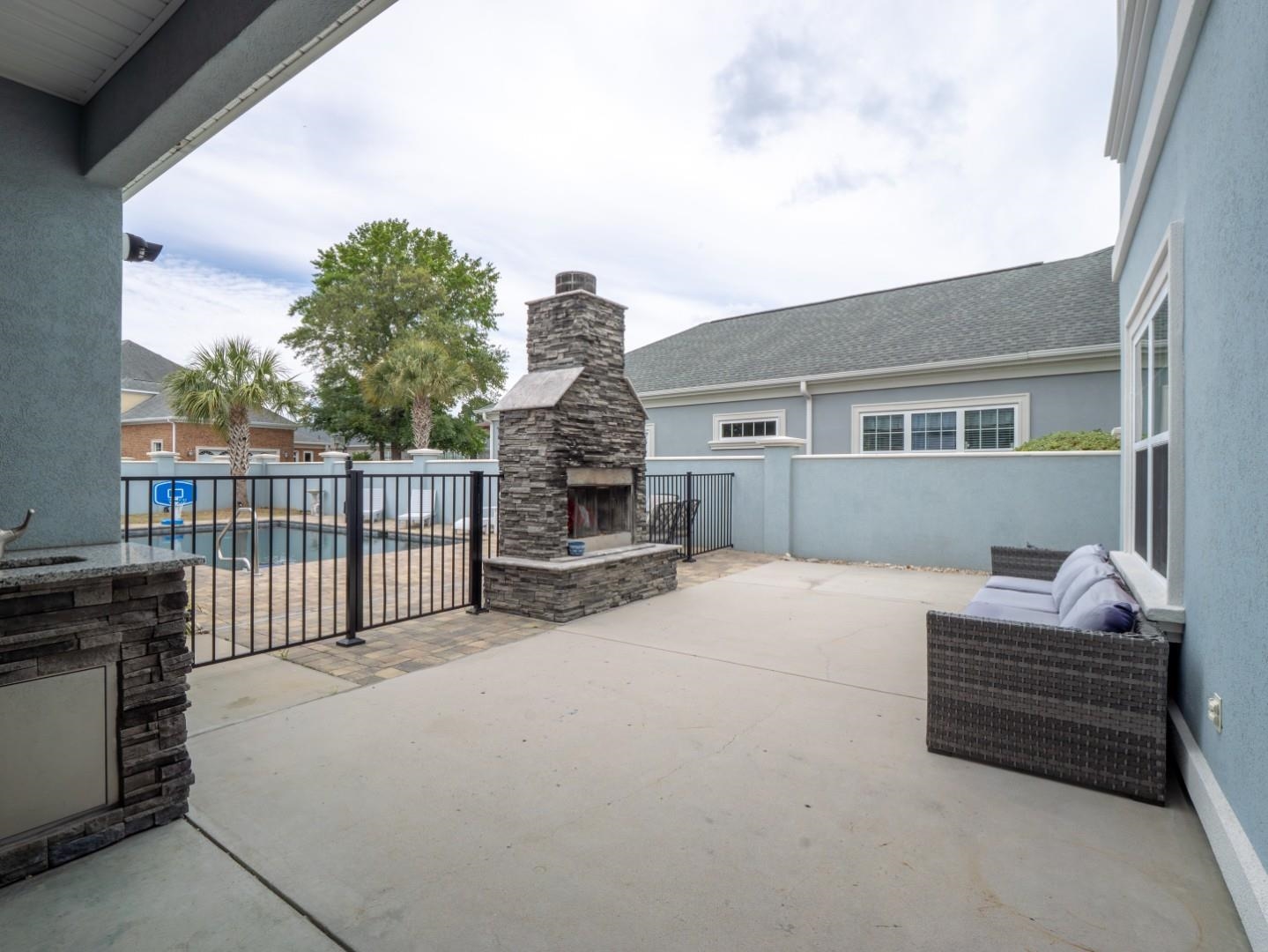 925 Bluffview Dr. Property Photo 5