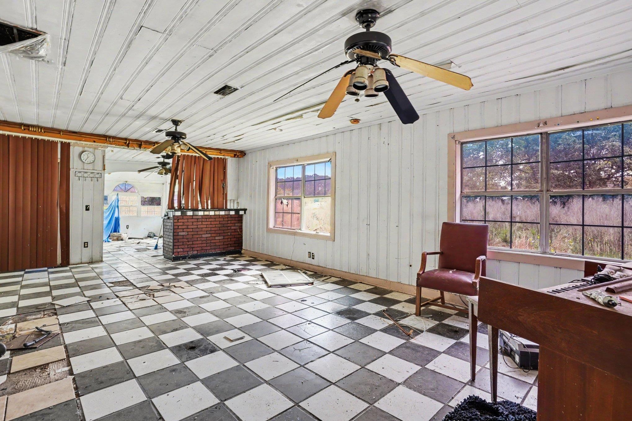 2149 Olive Dr. Property Photo 5