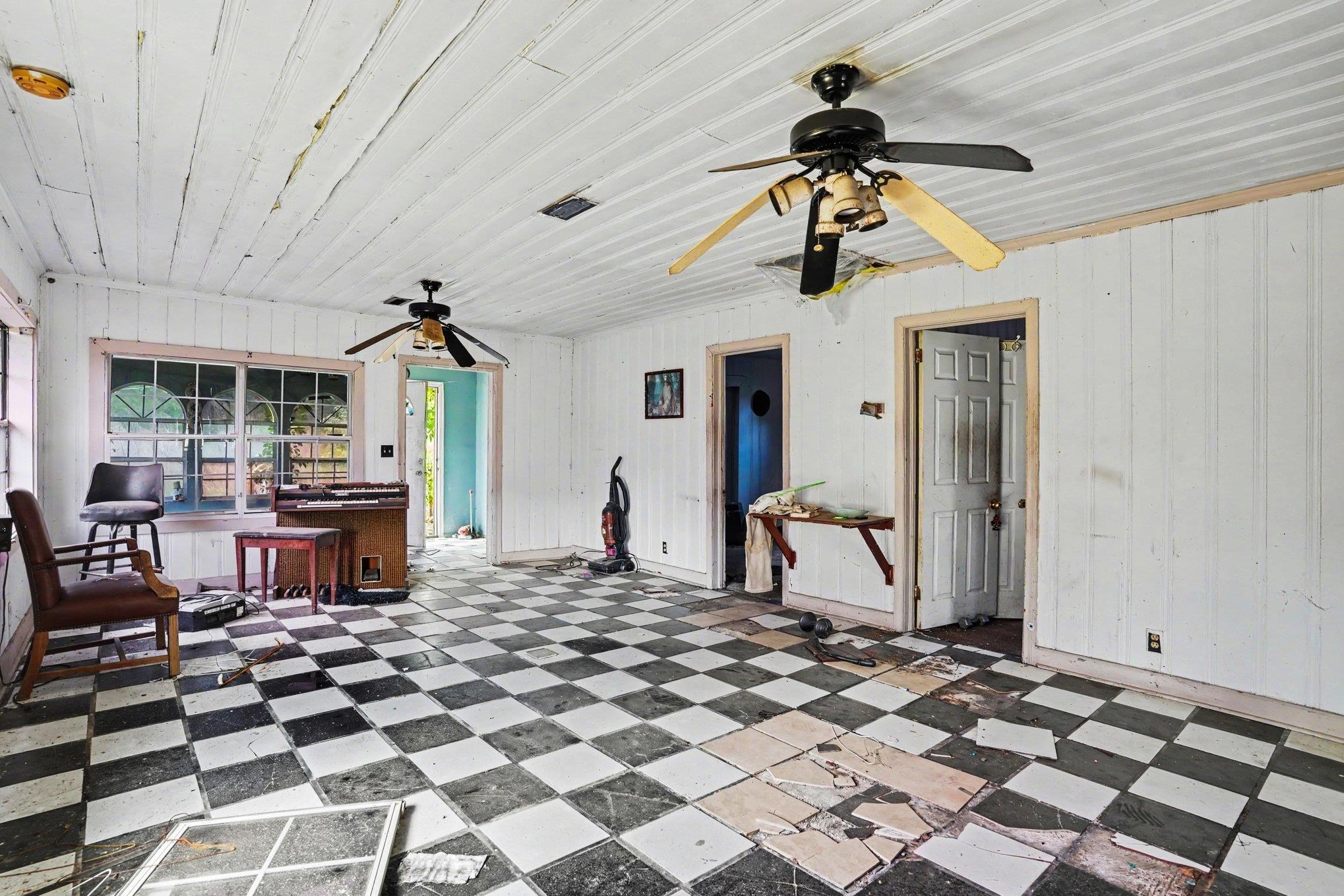 2149 Olive Dr. Property Photo 6