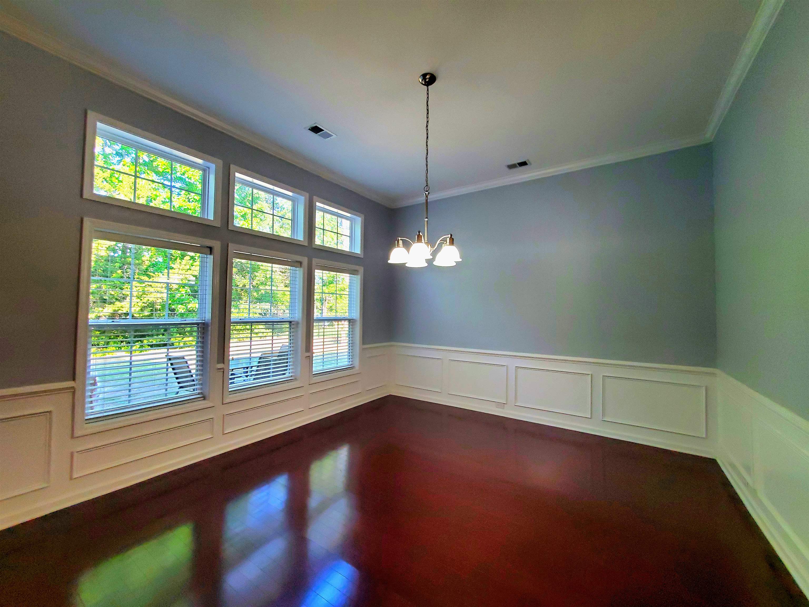 204 Chesterfield Ct. Property Photo 6