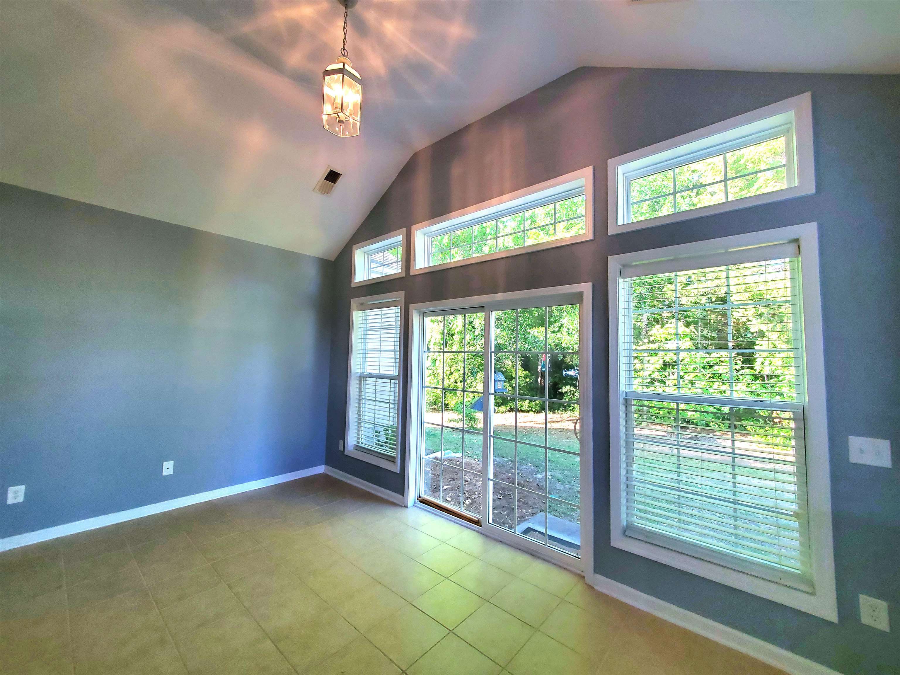 204 Chesterfield Ct. Property Photo 11