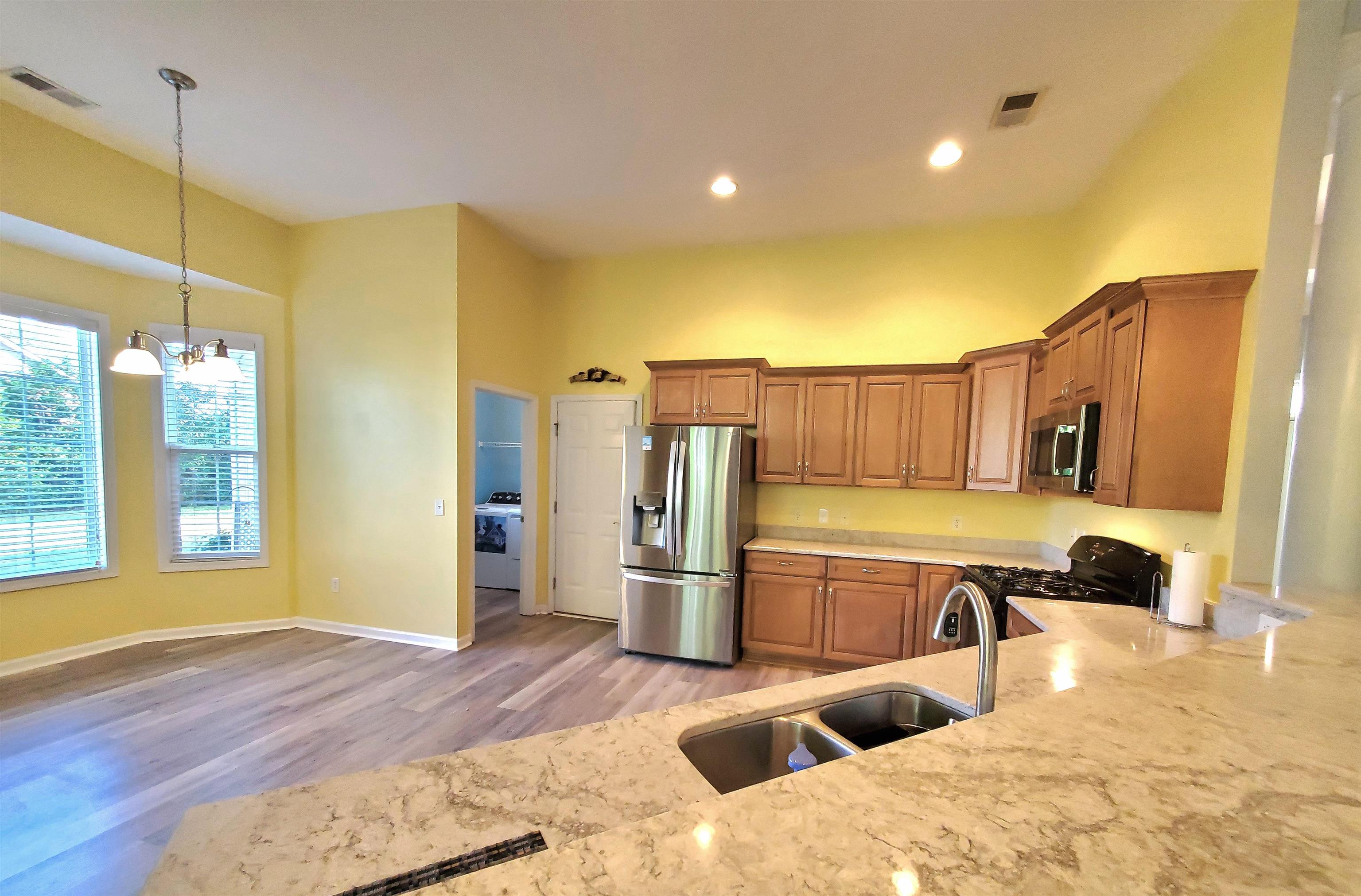 204 Chesterfield Ct. Property Photo 12