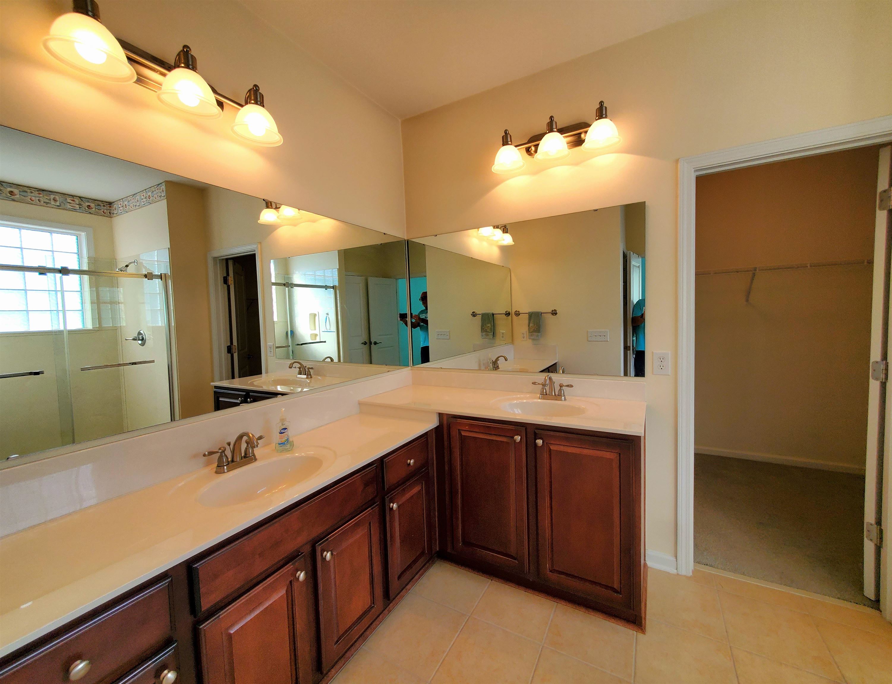 204 Chesterfield Ct. Property Photo 23