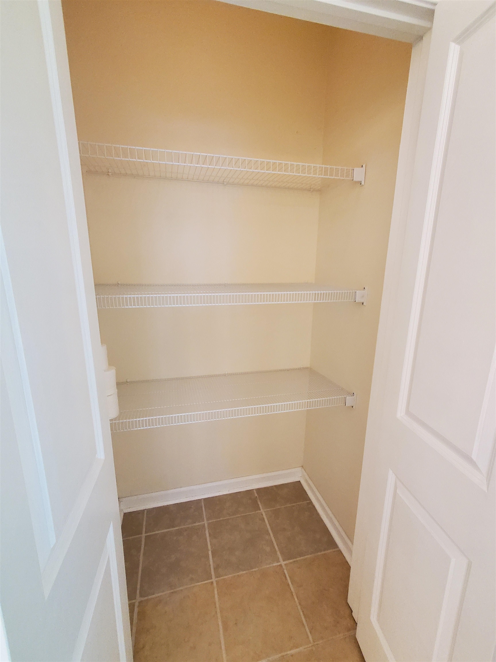 204 Chesterfield Ct. Property Photo 27