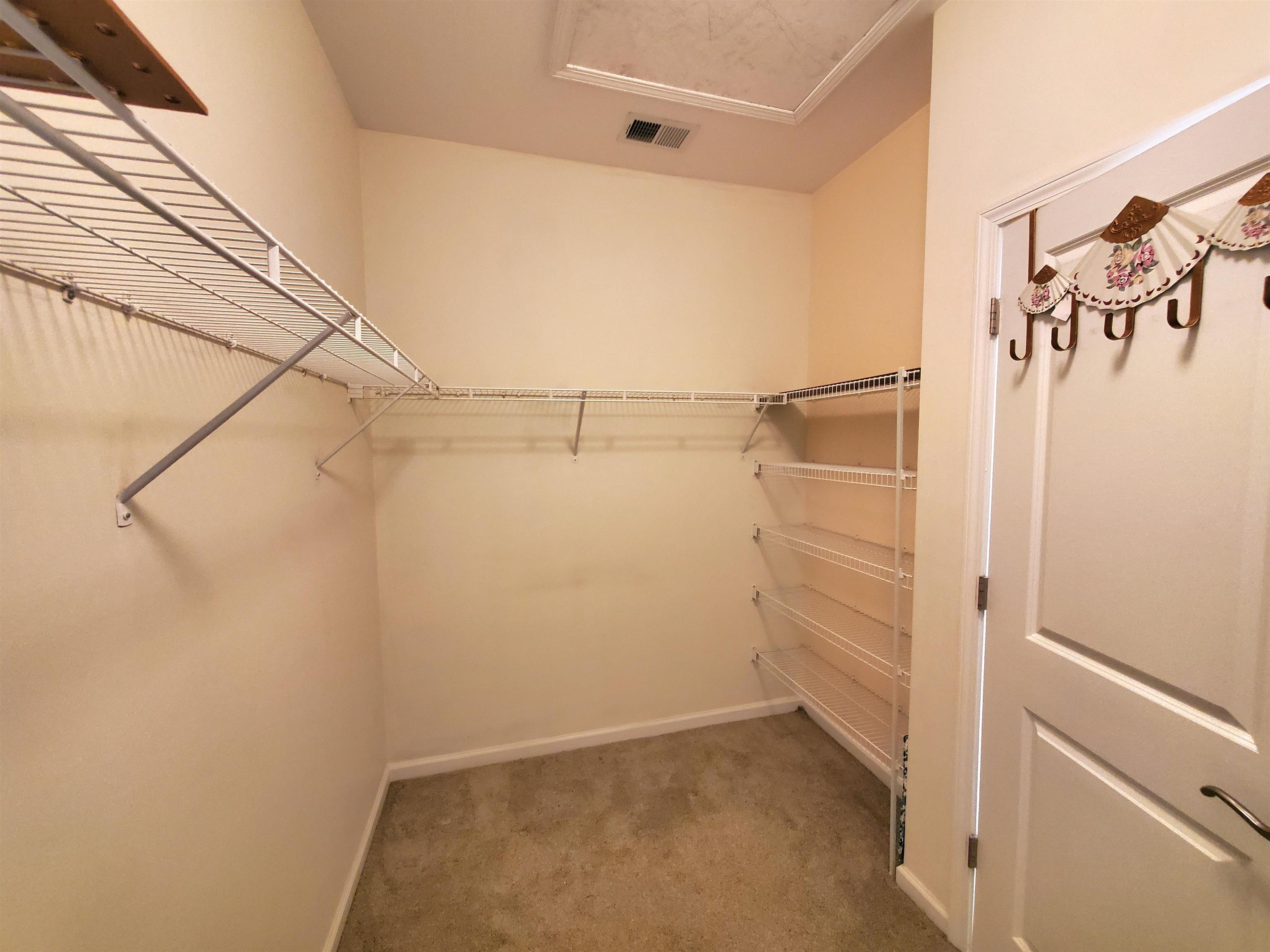 204 Chesterfield Ct. Property Photo 28